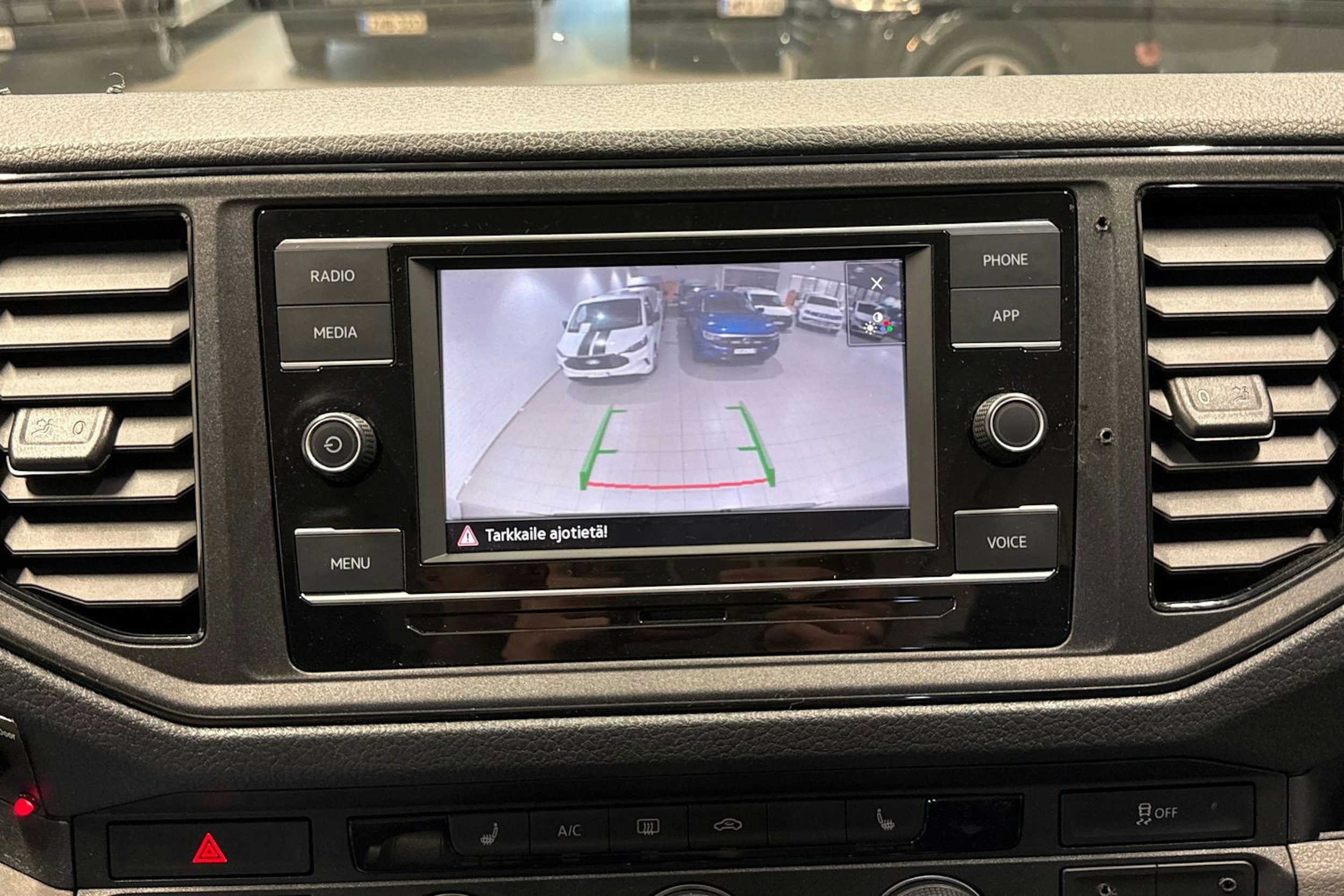 Valkoinen Volkswagen CRAFTER 2021 kuva 21.