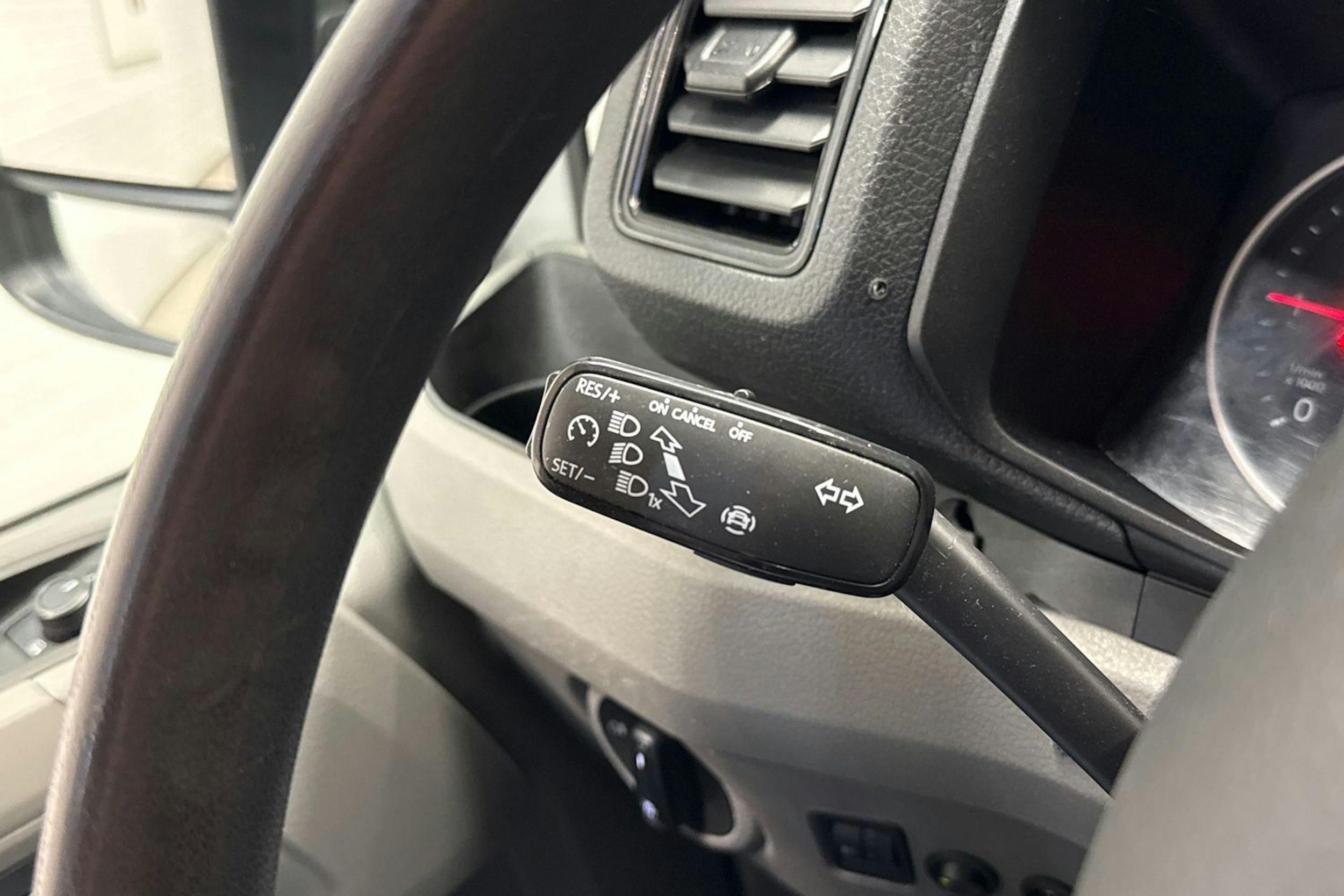 Valkoinen Volkswagen CRAFTER 2021 kuva 23.