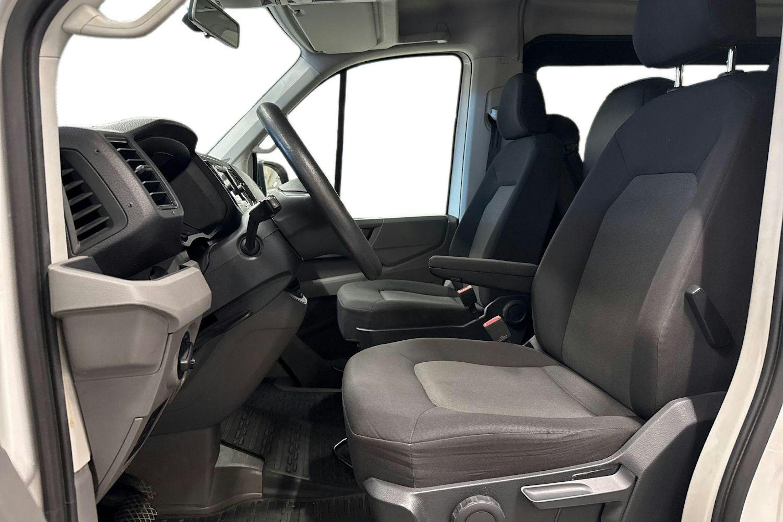 Valkoinen Volkswagen CRAFTER 2021 kuva 6.