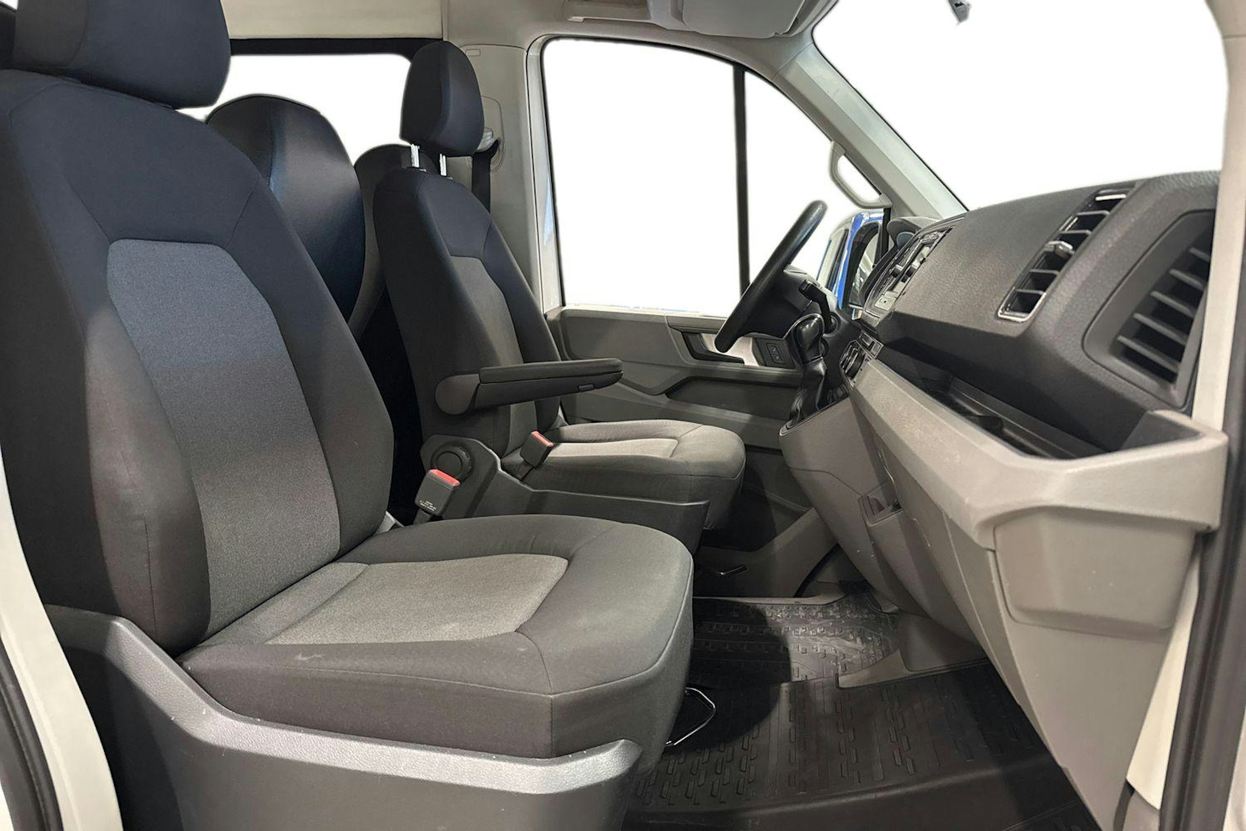 Valkoinen Volkswagen CRAFTER 2021 kuva 8.