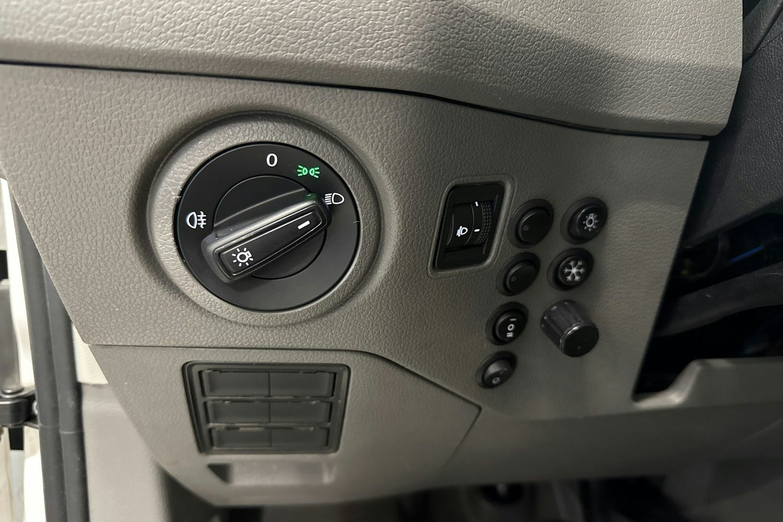 Valkoinen Volkswagen CRAFTER 2021 kuva 11.