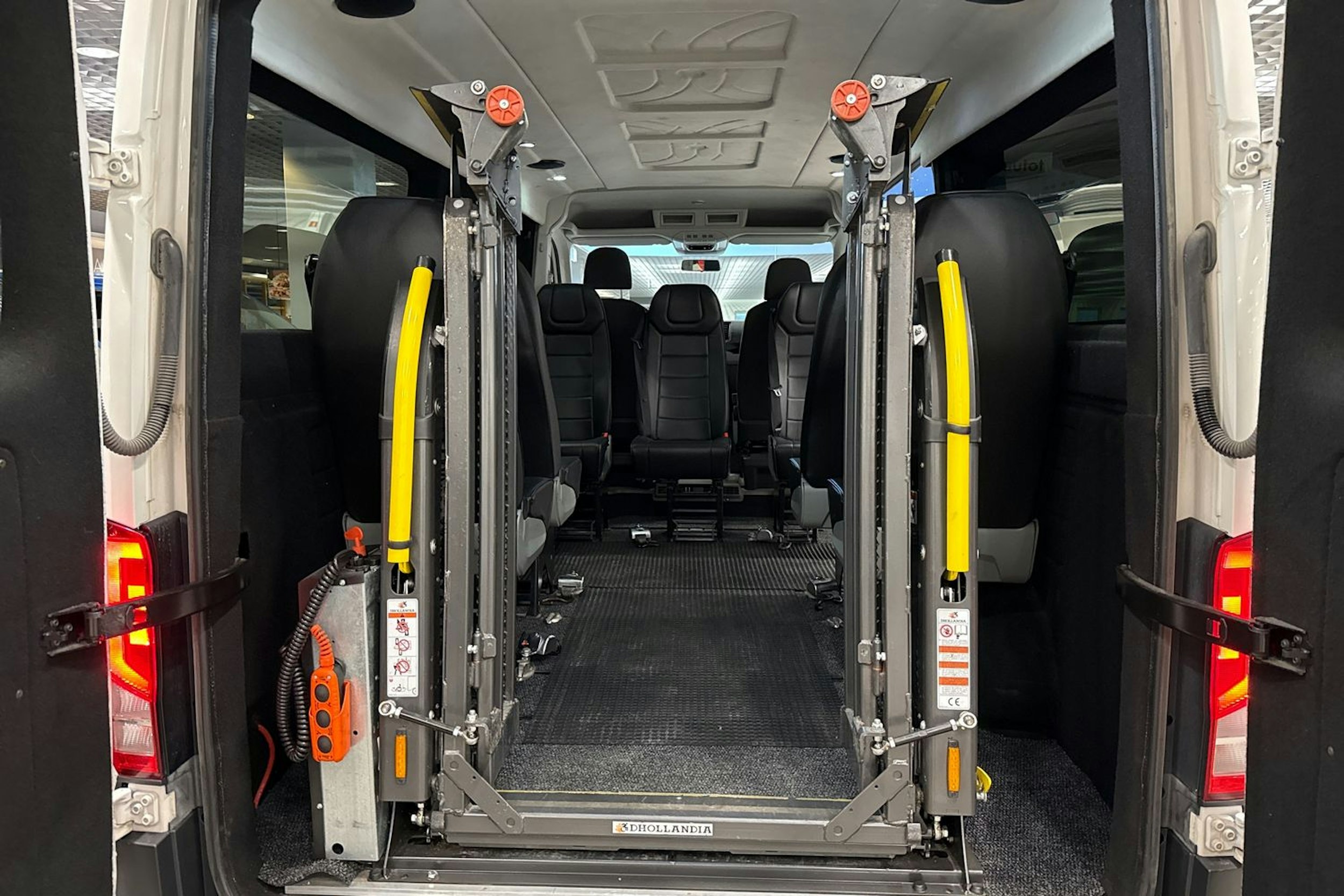 Valkoinen Volkswagen CRAFTER 2021 kuva 21.