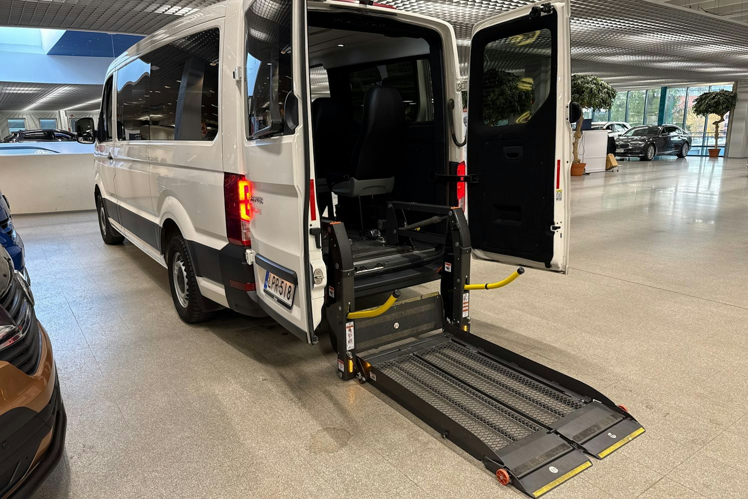 Valkoinen Volkswagen CRAFTER 2021 kuva 22.