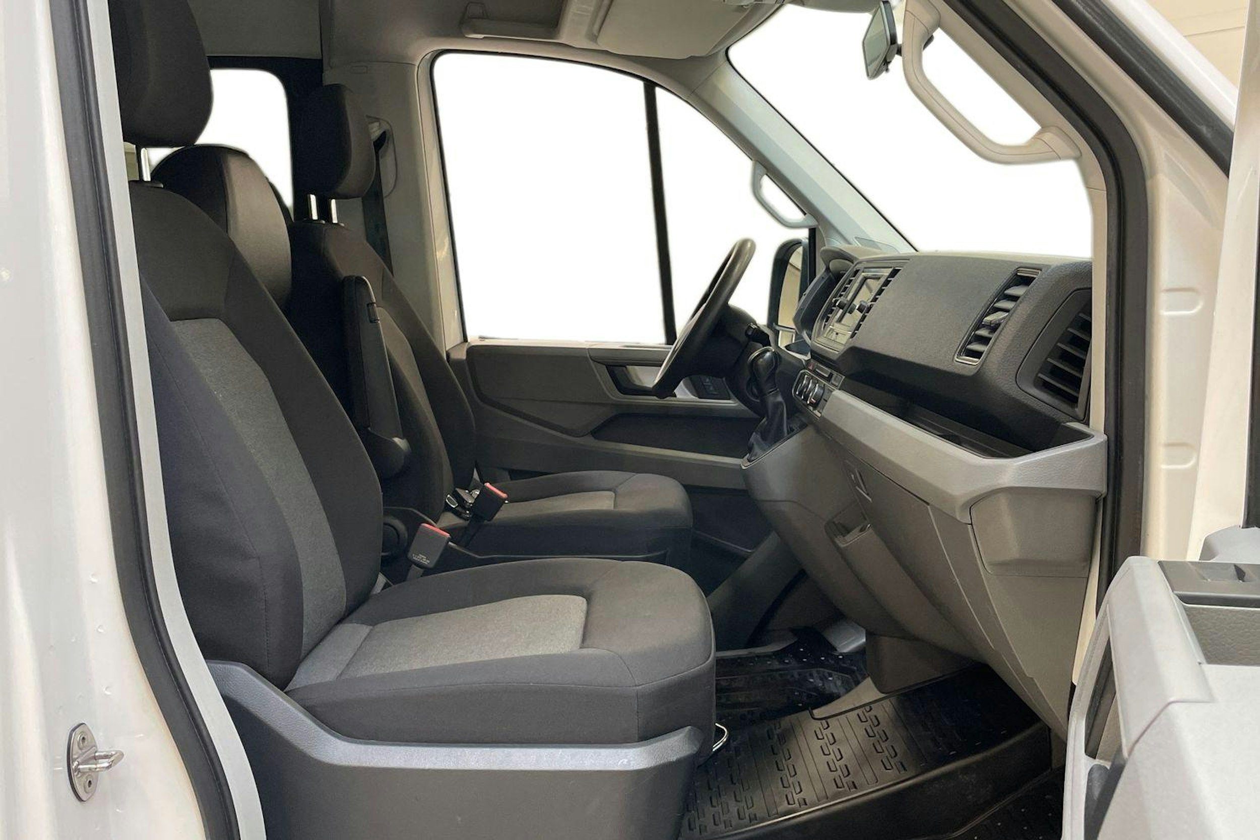 valkoinen Volkswagen Crafter 2021 kuva 10.