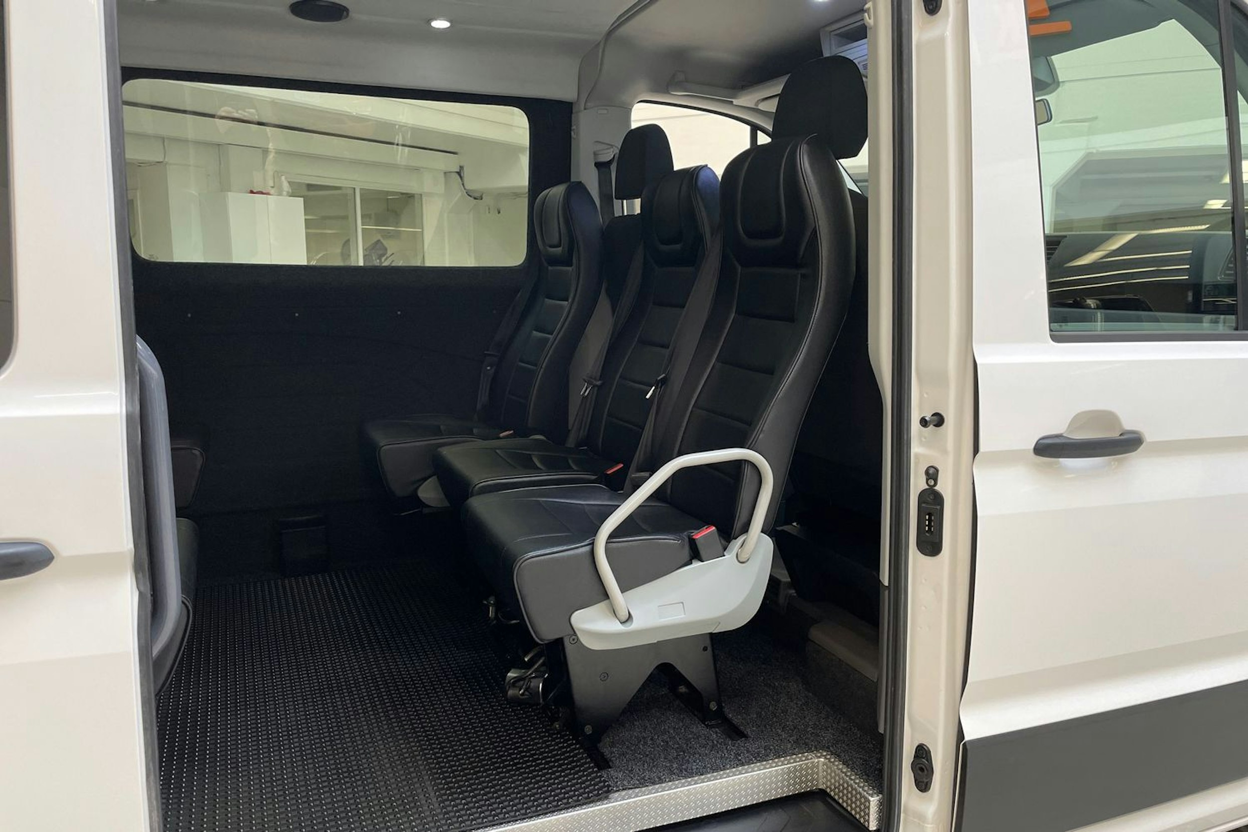 valkoinen Volkswagen Crafter 2021 kuva 14.