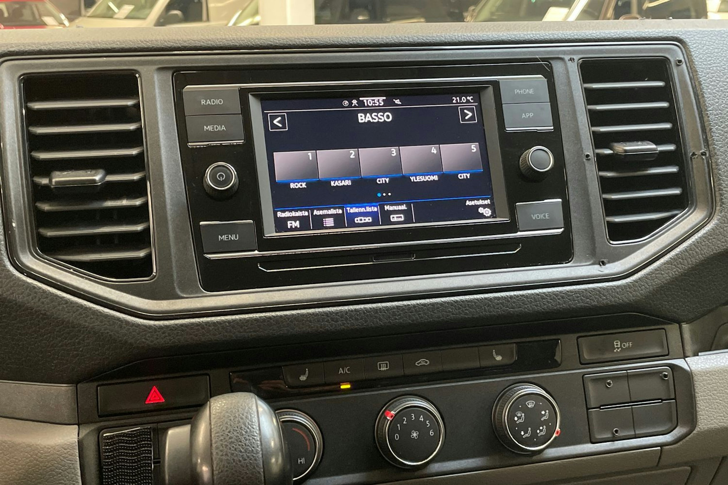 valkoinen Volkswagen Crafter 2021 kuva 21.