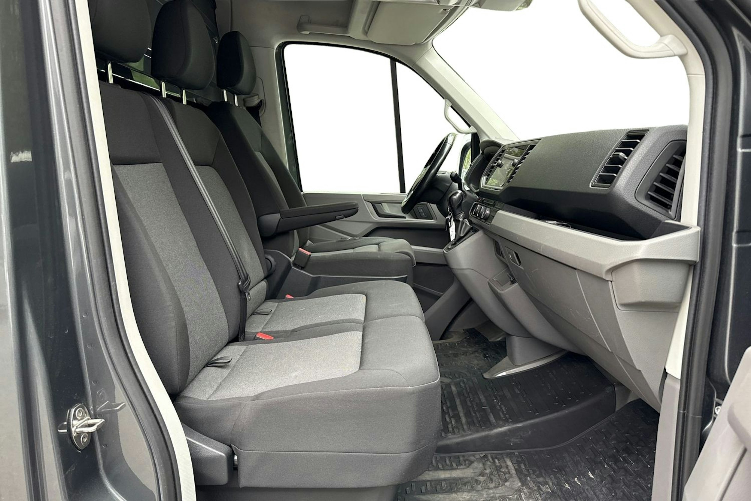 Harmaa Volkswagen CRAFTER 2021 kuva 10.
