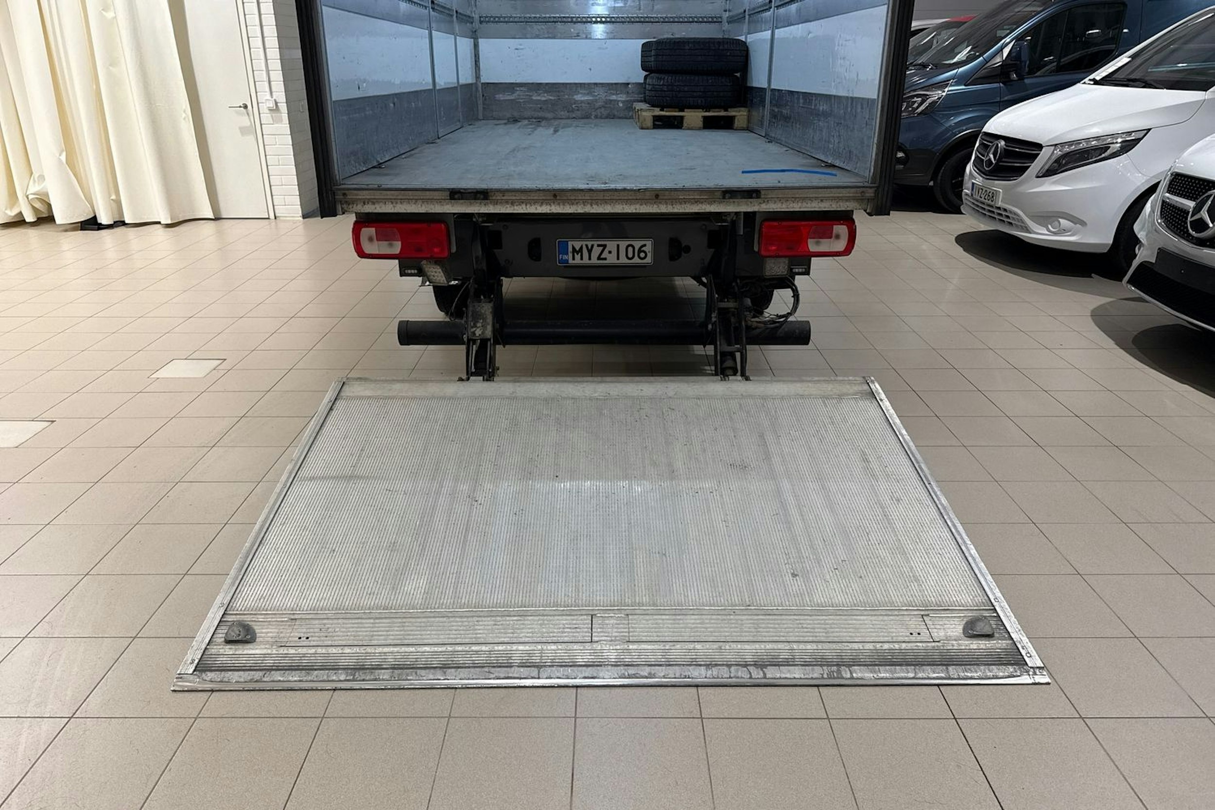Harmaa Volkswagen CRAFTER 2021 kuva 14.