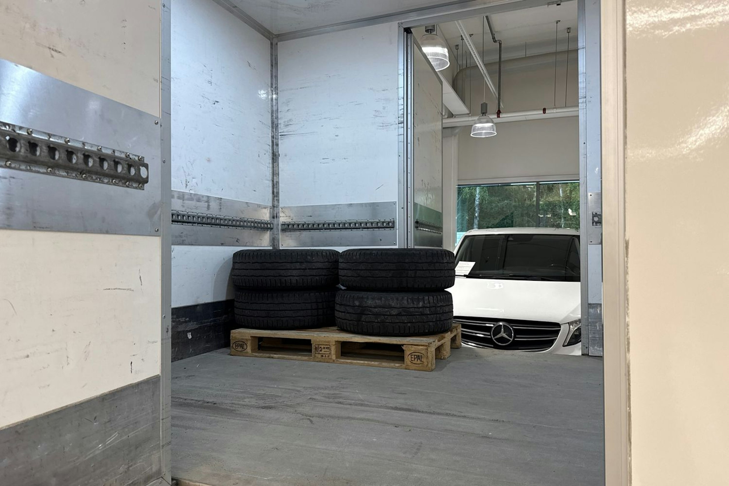 Harmaa Volkswagen CRAFTER 2021 kuva 16.