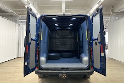 sininen Volkswagen Crafter 2021 kuva 21.