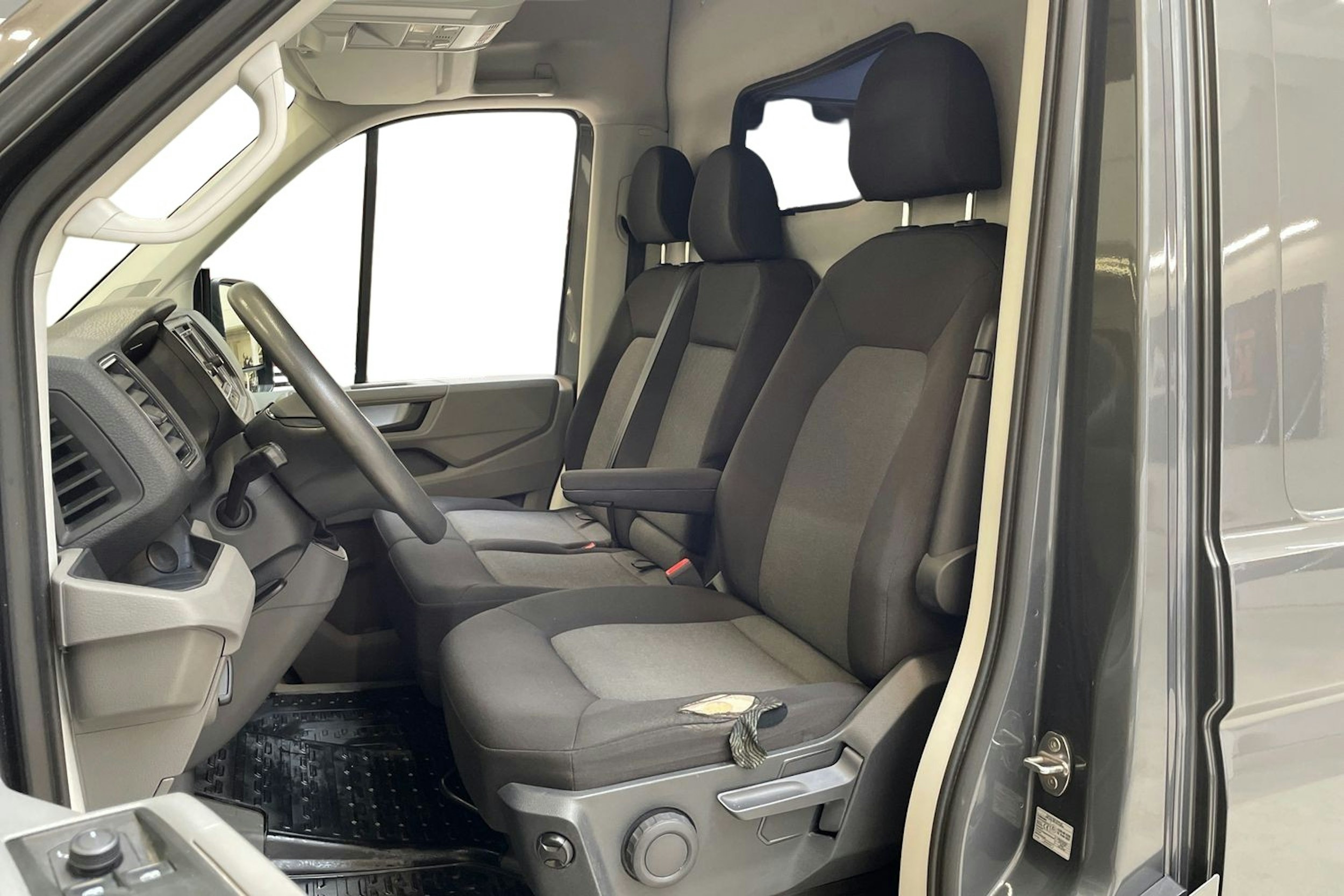 met. harmaa Volkswagen Crafter 2021 kuva 7.