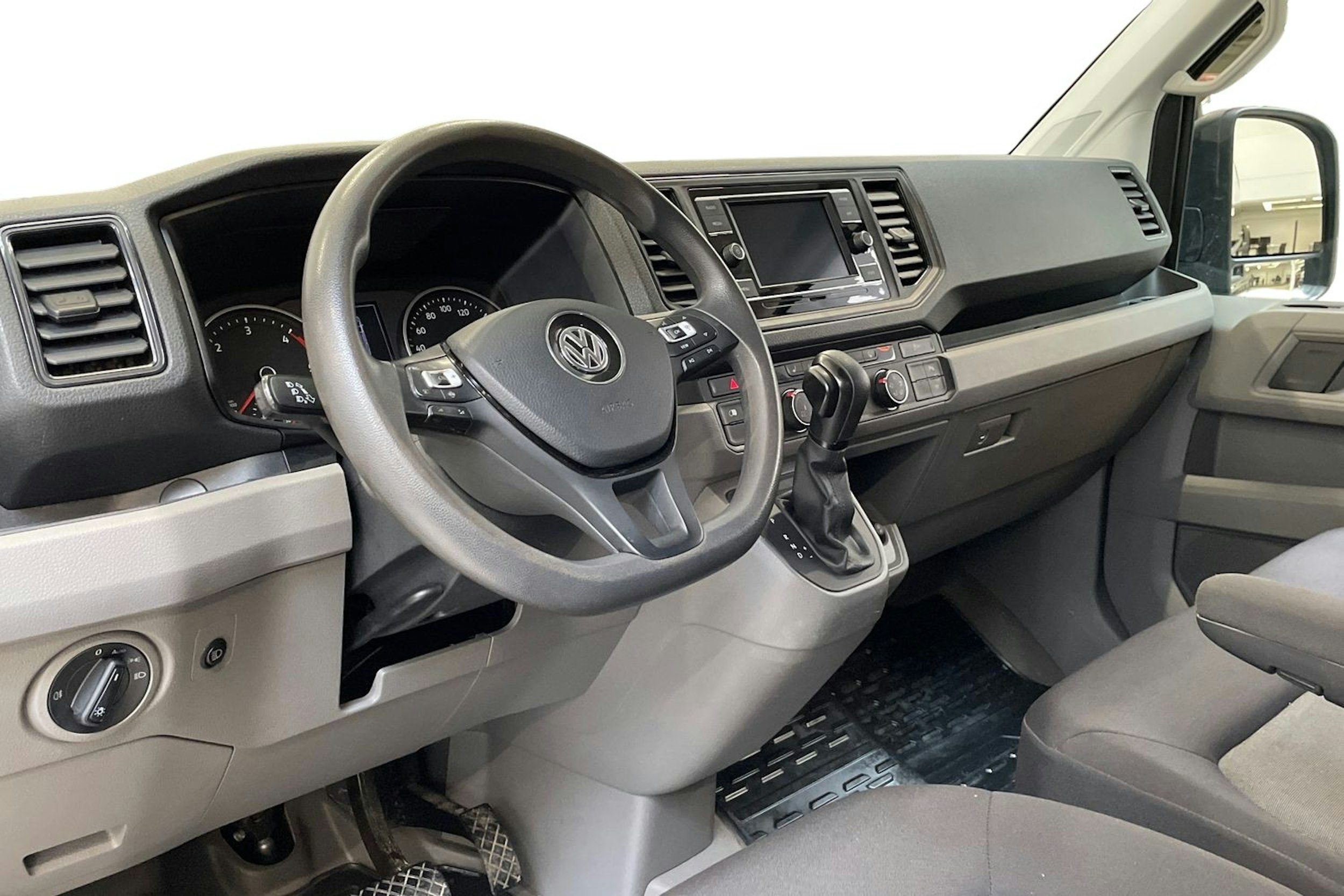 met. harmaa Volkswagen Crafter 2021 kuva 9.
