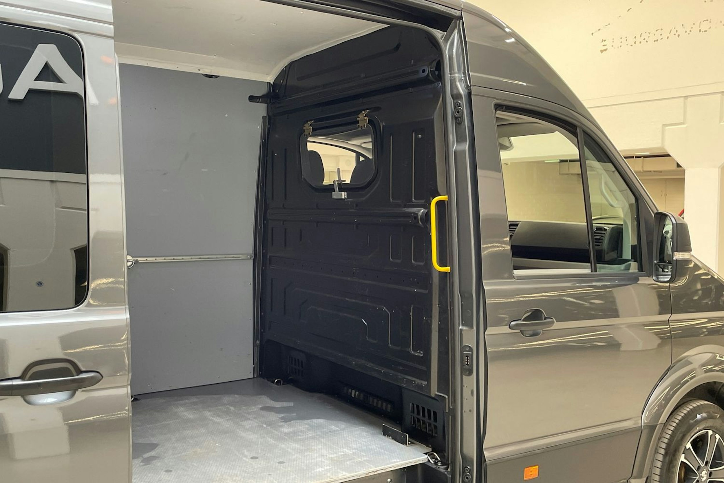 met. harmaa Volkswagen Crafter 2021 kuva 13.