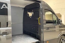 met. harmaa Volkswagen Crafter 2021 kuva 13.
