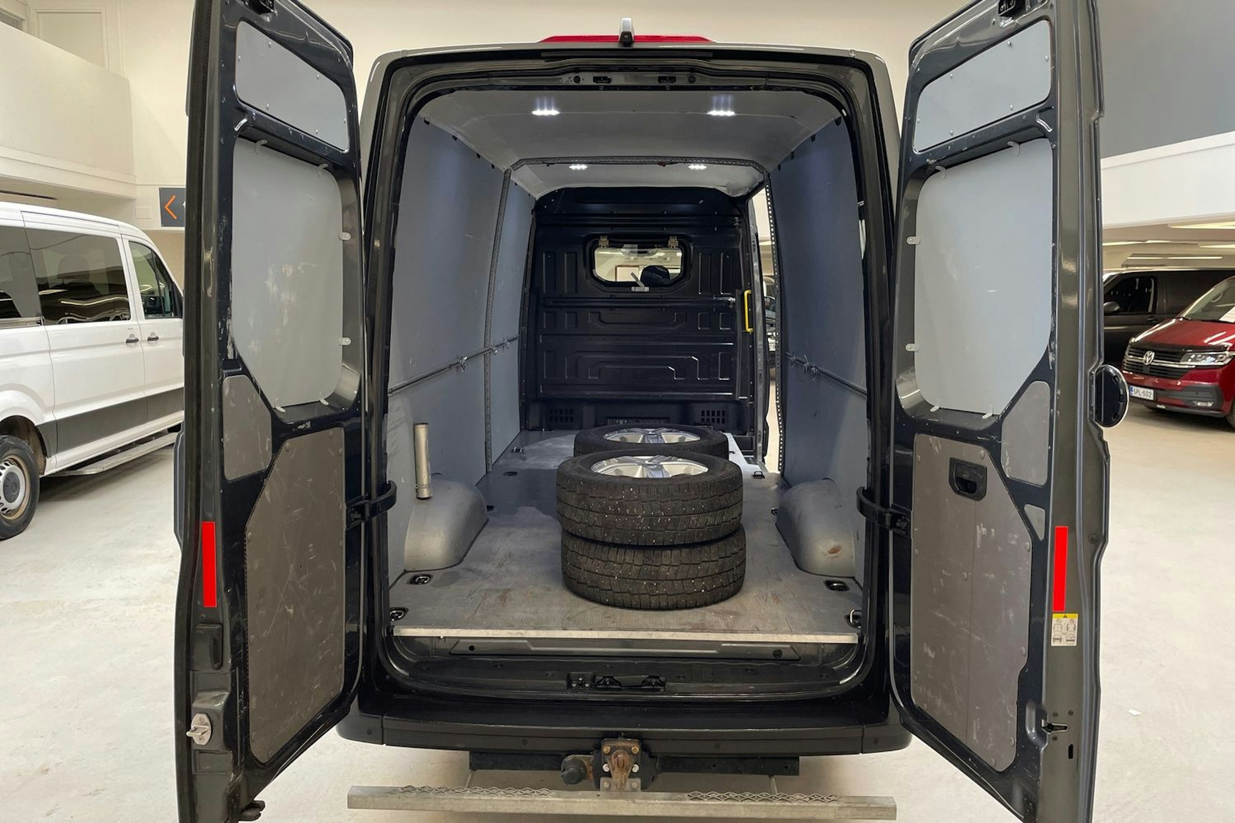 met. harmaa Volkswagen Crafter 2021 kuva 16.