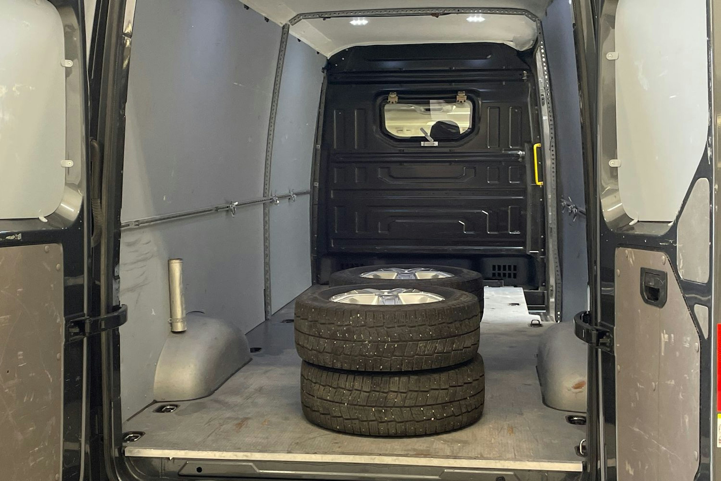 met. harmaa Volkswagen Crafter 2021 kuva 17.