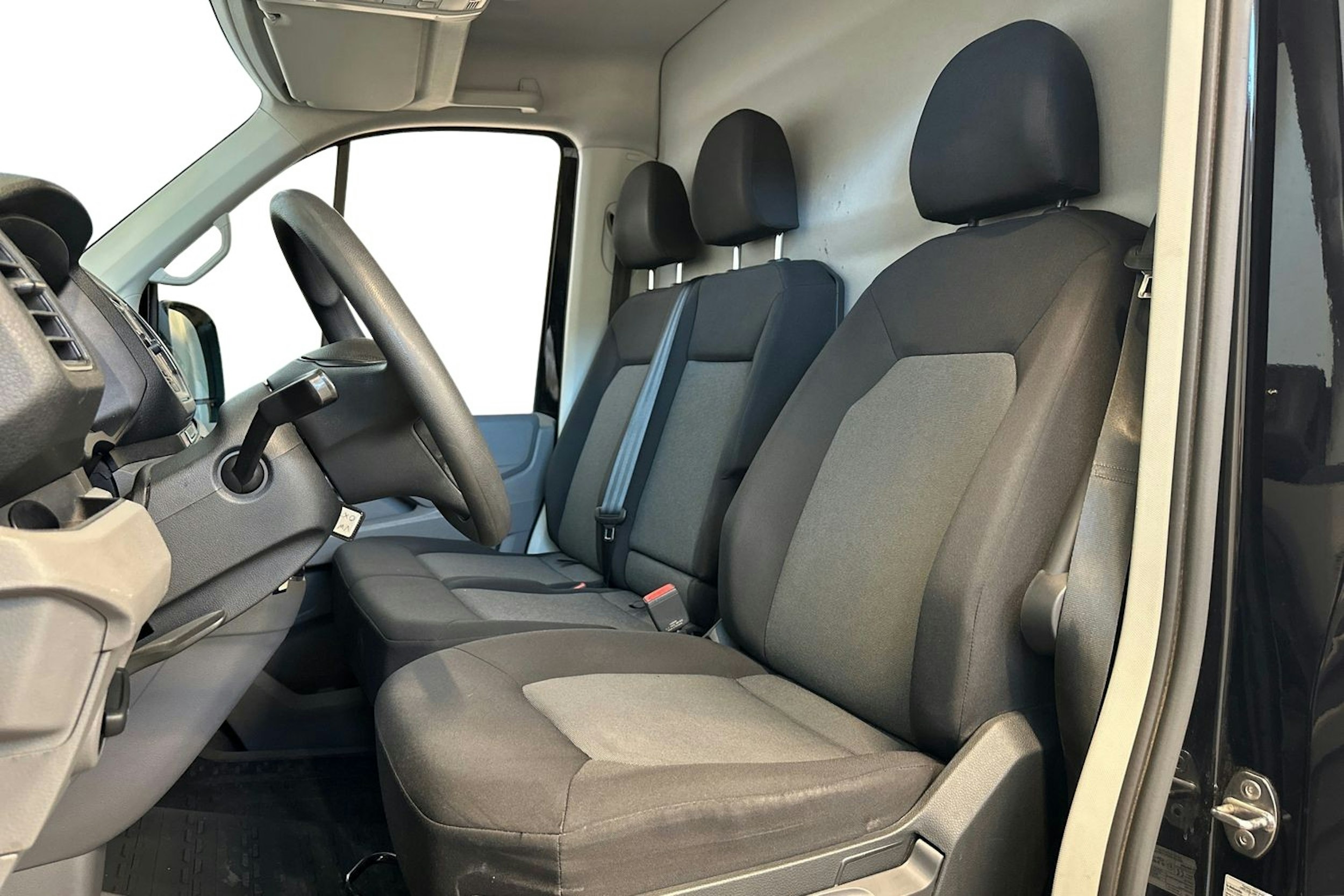 Musta Volkswagen CRAFTER 2021 kuva 10.