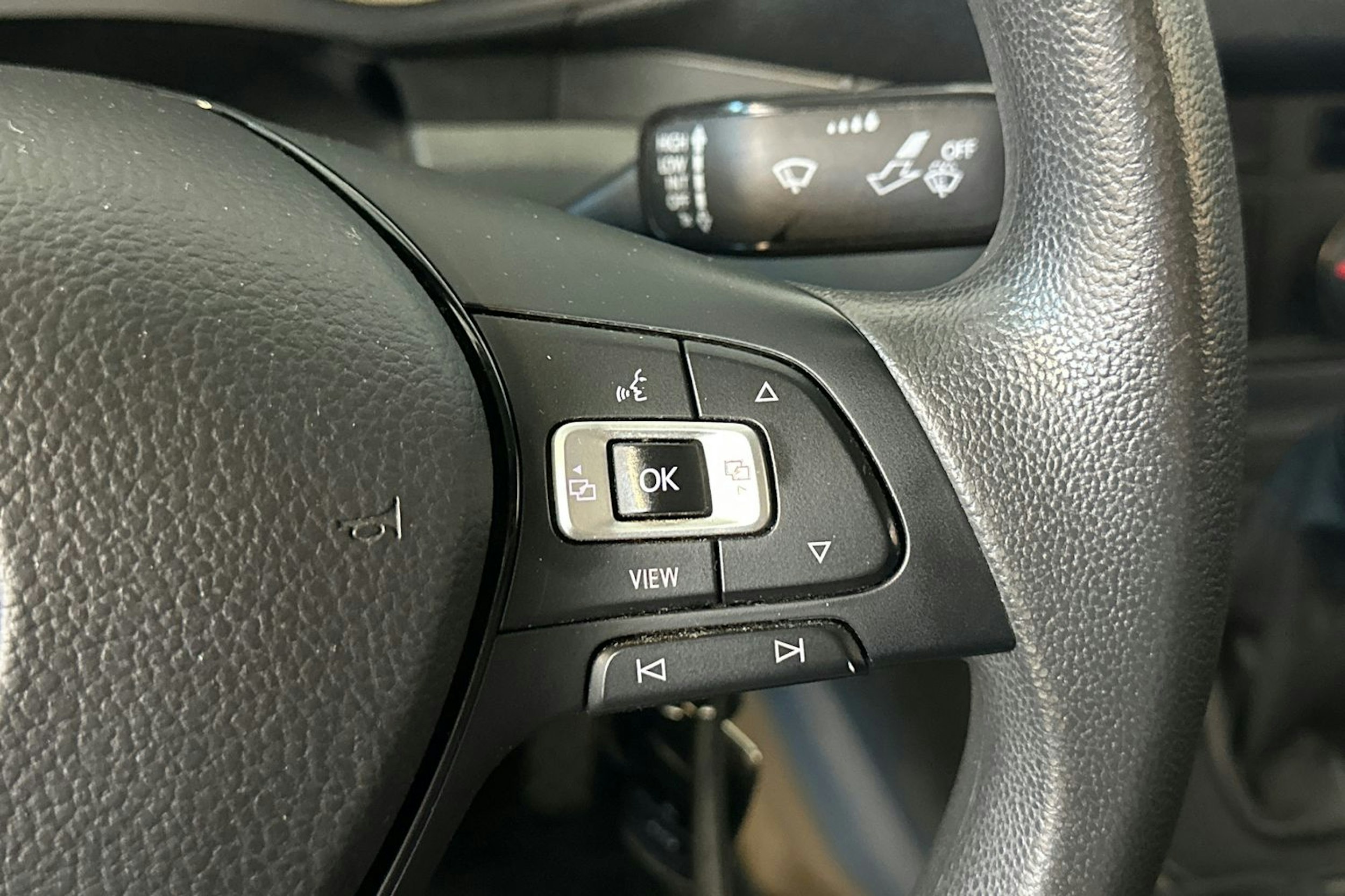 Musta Volkswagen CRAFTER 2021 kuva 17.