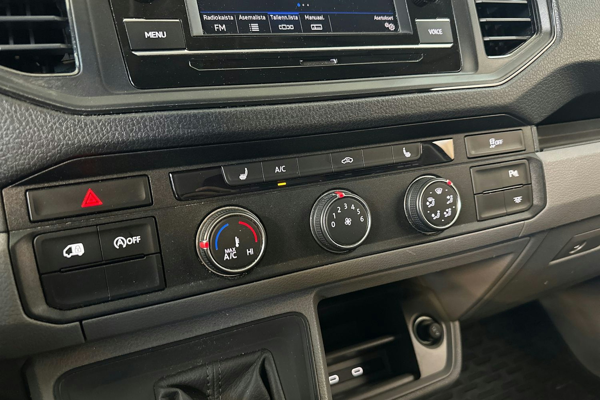 Musta Volkswagen CRAFTER 2021 kuva 20.