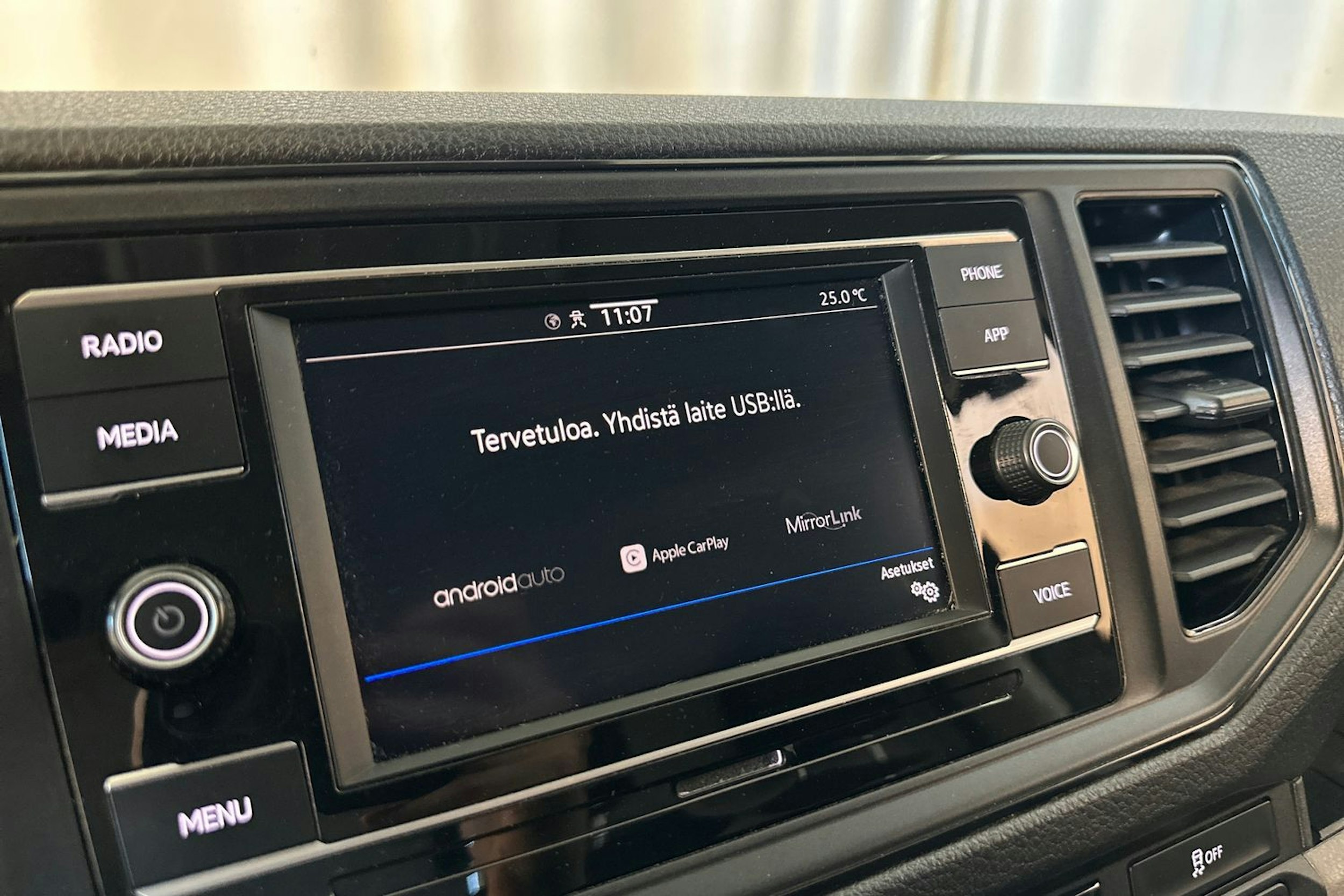 Musta Volkswagen CRAFTER 2021 kuva 21.