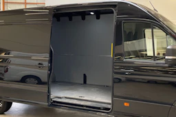 musta Volkswagen Crafter 2021 kuva 13.