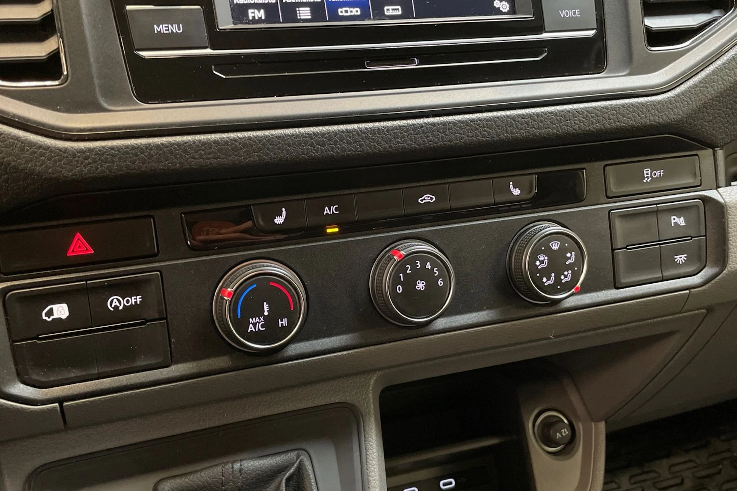 musta Volkswagen Crafter 2021 kuva 21.
