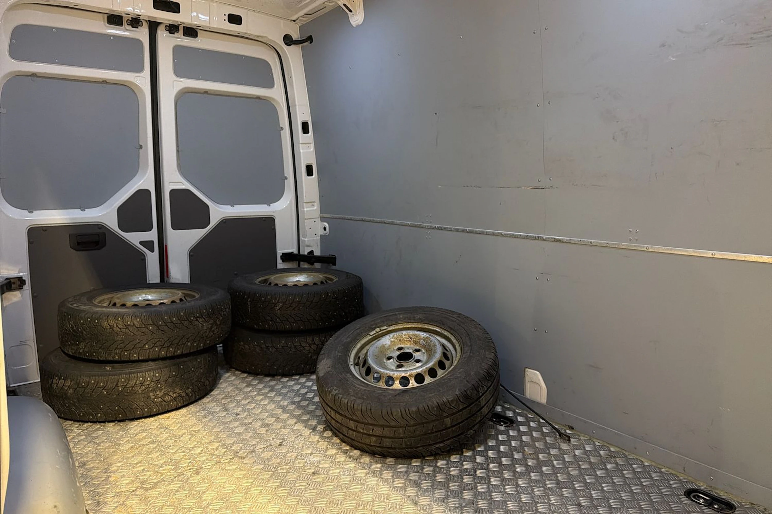 valkoinen Volkswagen Crafter 2021 kuva 25.