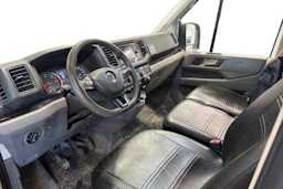 valkoinen Volkswagen Crafter 2021 kuva 3.