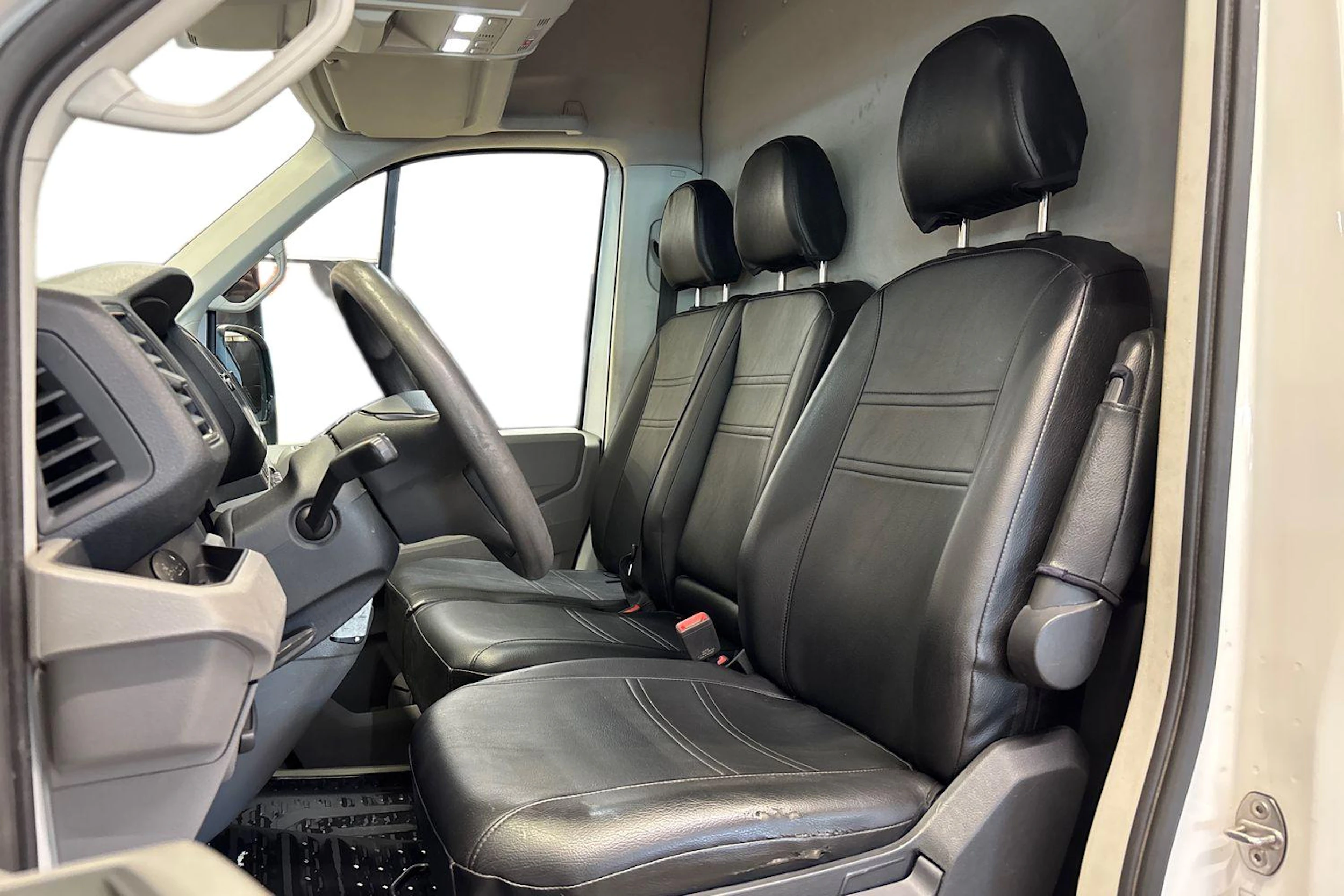 valkoinen Volkswagen Crafter 2021 kuva 6.