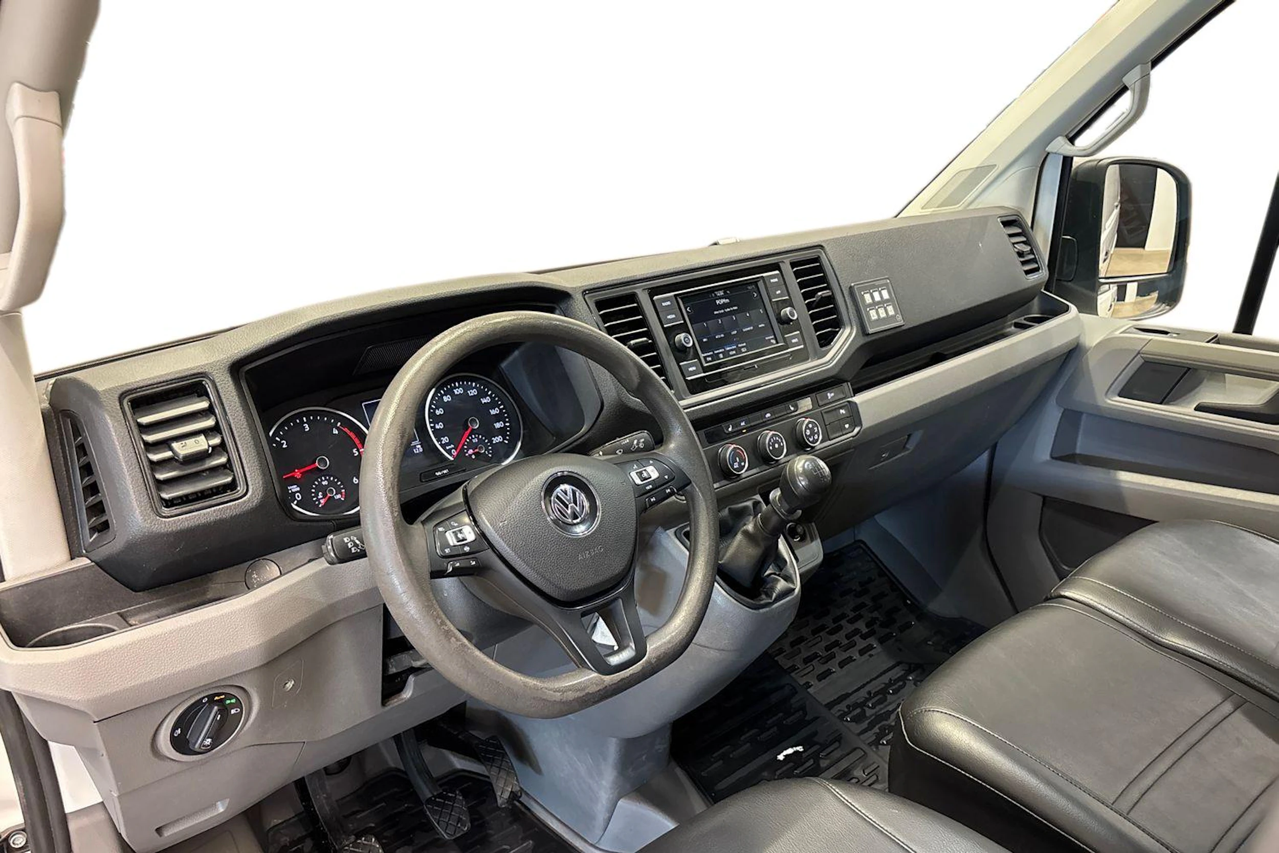 valkoinen Volkswagen Crafter 2021 kuva 7.