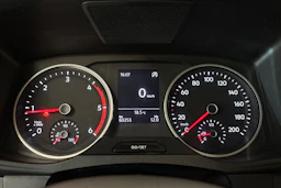 valkoinen Volkswagen Crafter 2021 kuva 15.