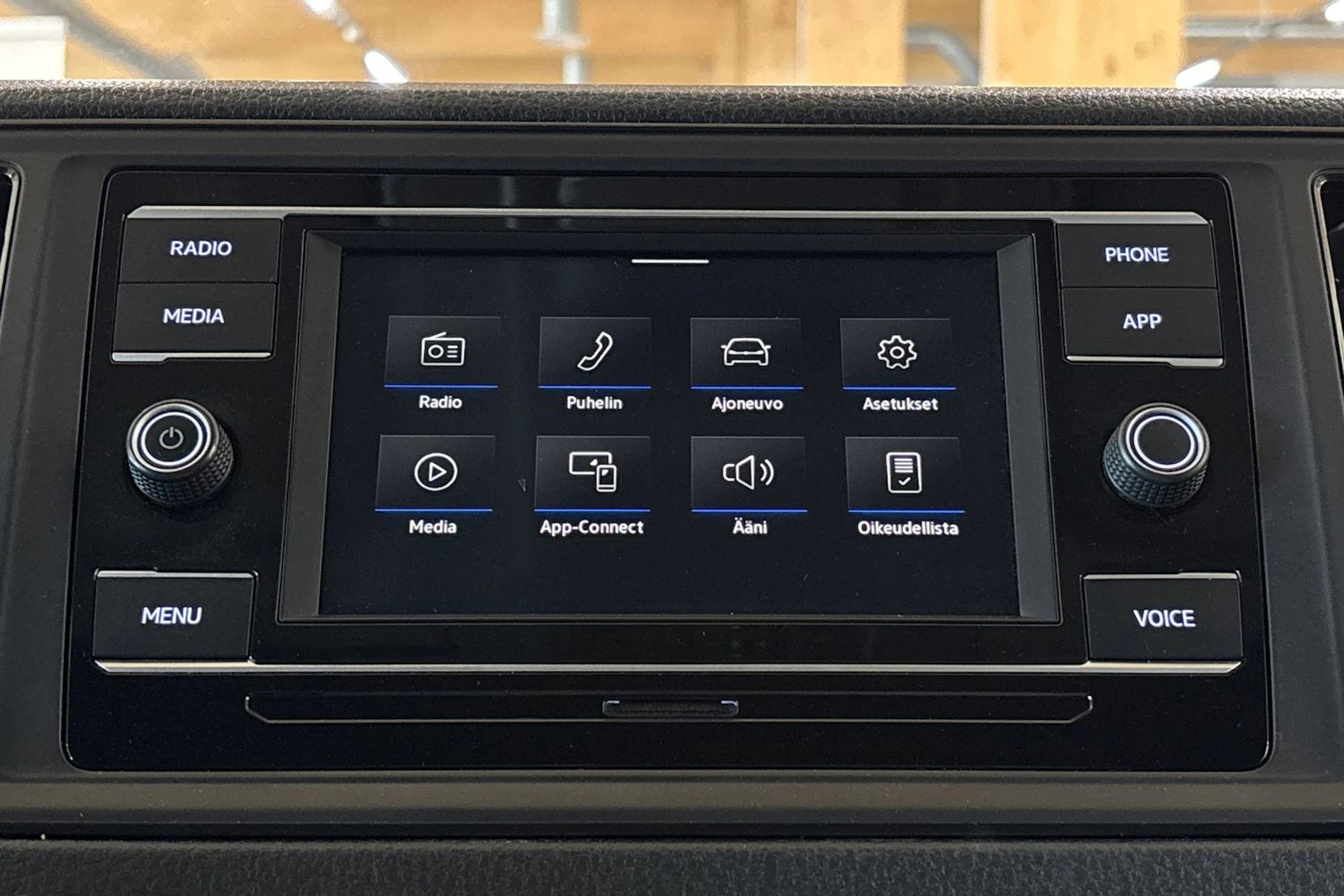 valkoinen Volkswagen Crafter 2021 kuva 20.