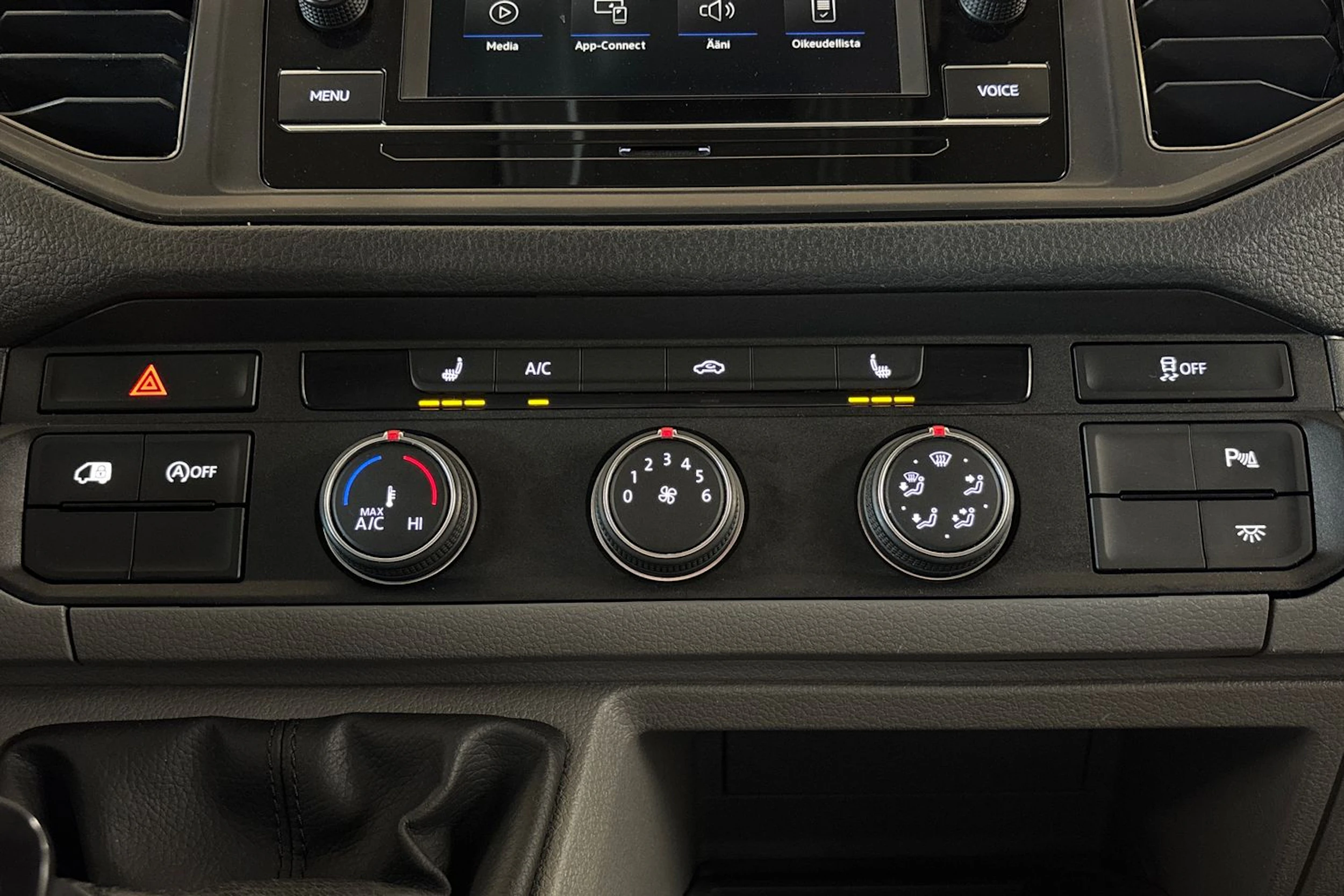 valkoinen Volkswagen Crafter 2021 kuva 21.