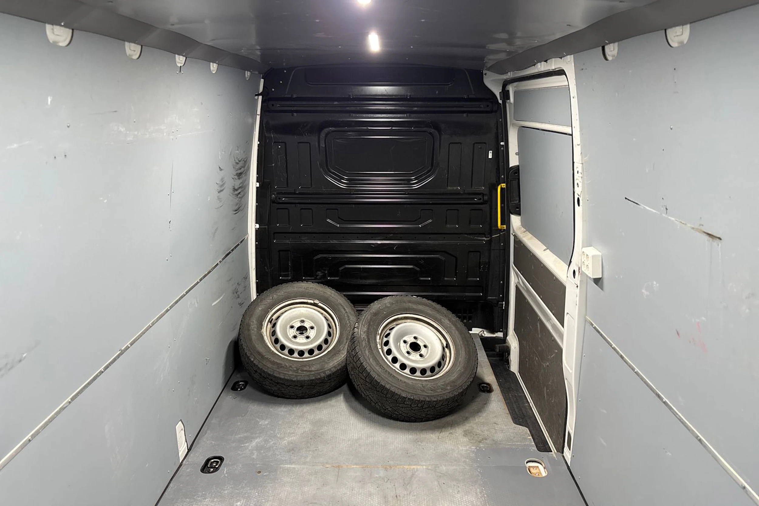 valkoinen Volkswagen Crafter 2021 kuva 28.