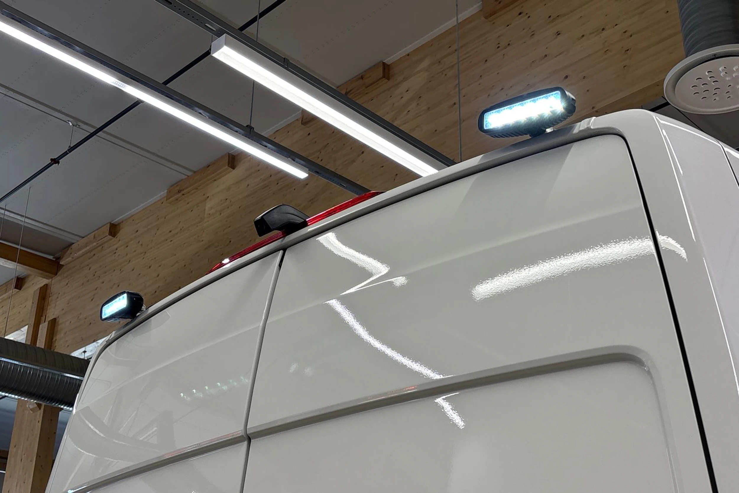 valkoinen Volkswagen Crafter 2021 kuva 32.