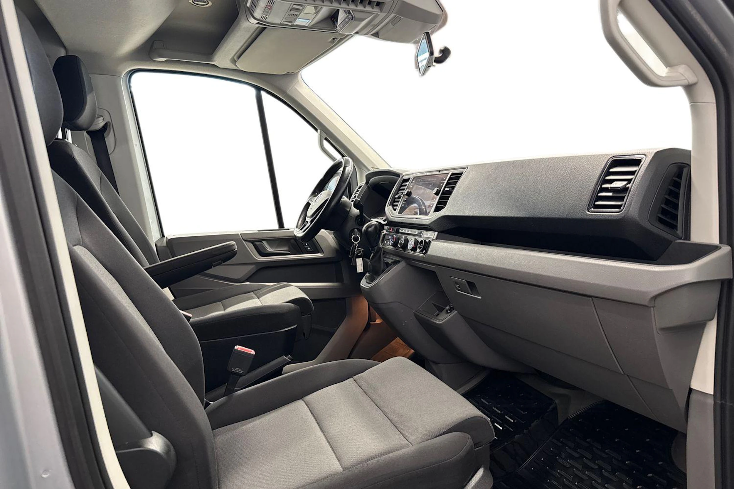 harmaa Volkswagen Crafter 2021 kuva 9.