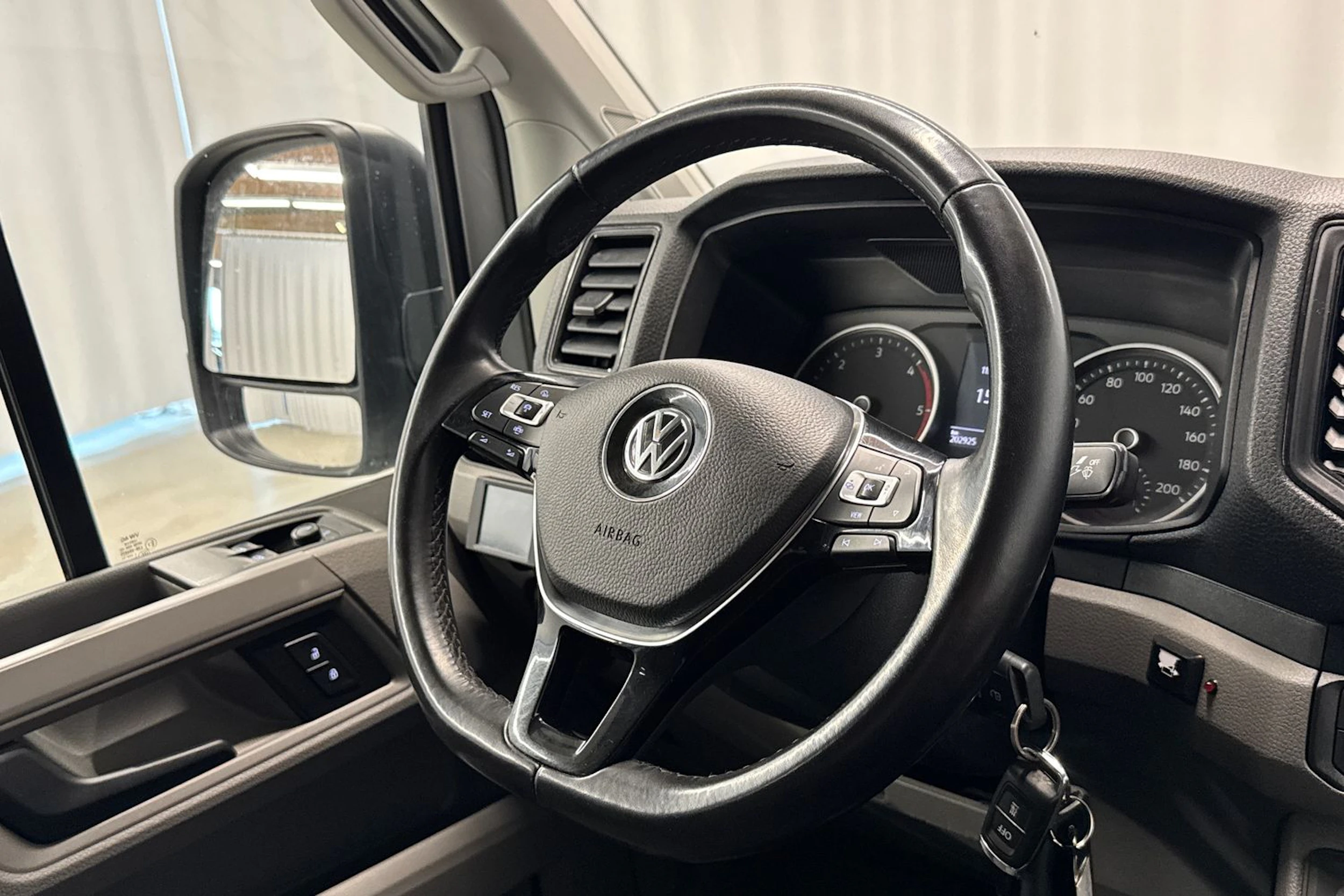harmaa Volkswagen Crafter 2021 kuva 13.