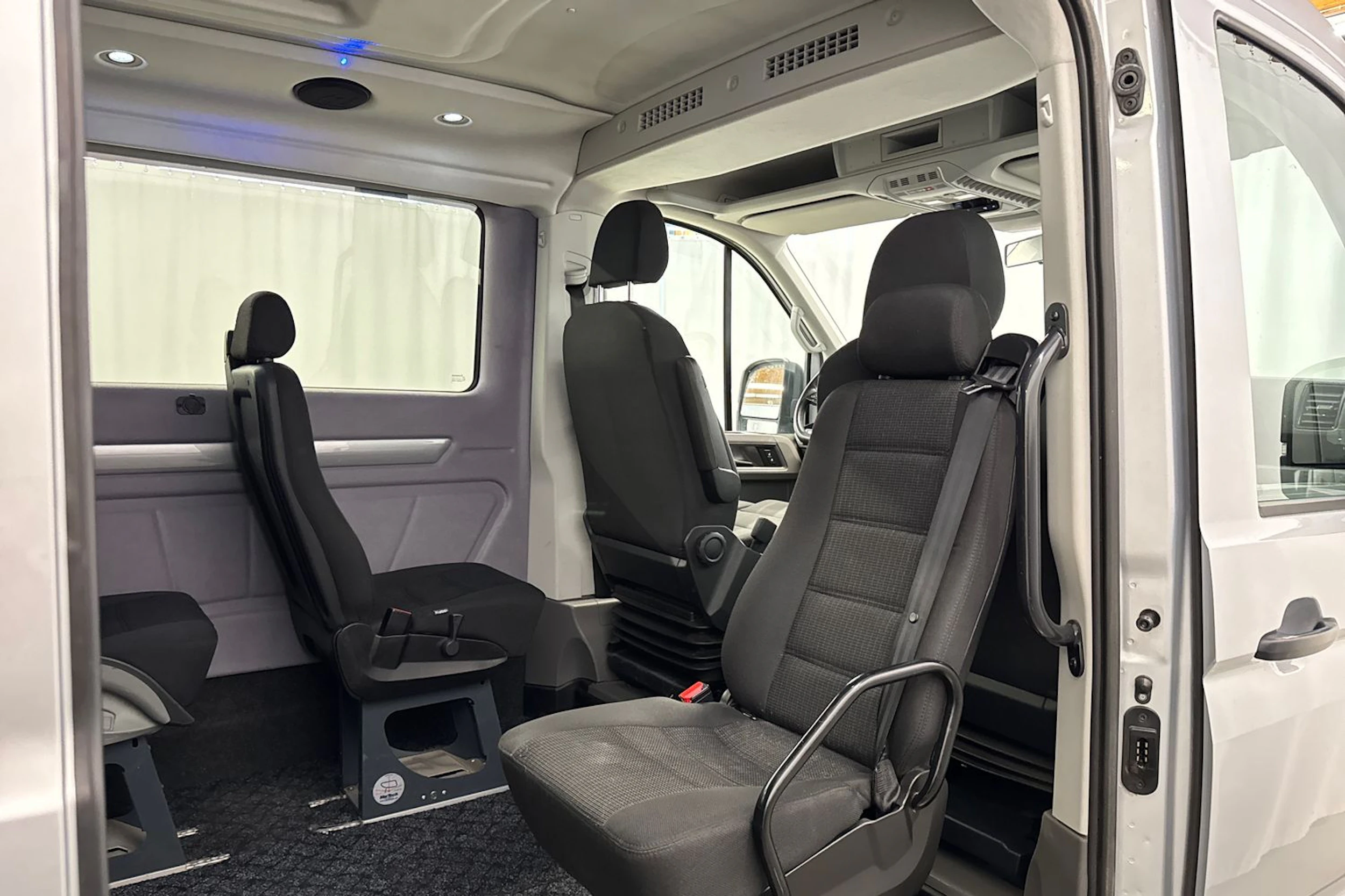 harmaa Volkswagen Crafter 2021 kuva 27.