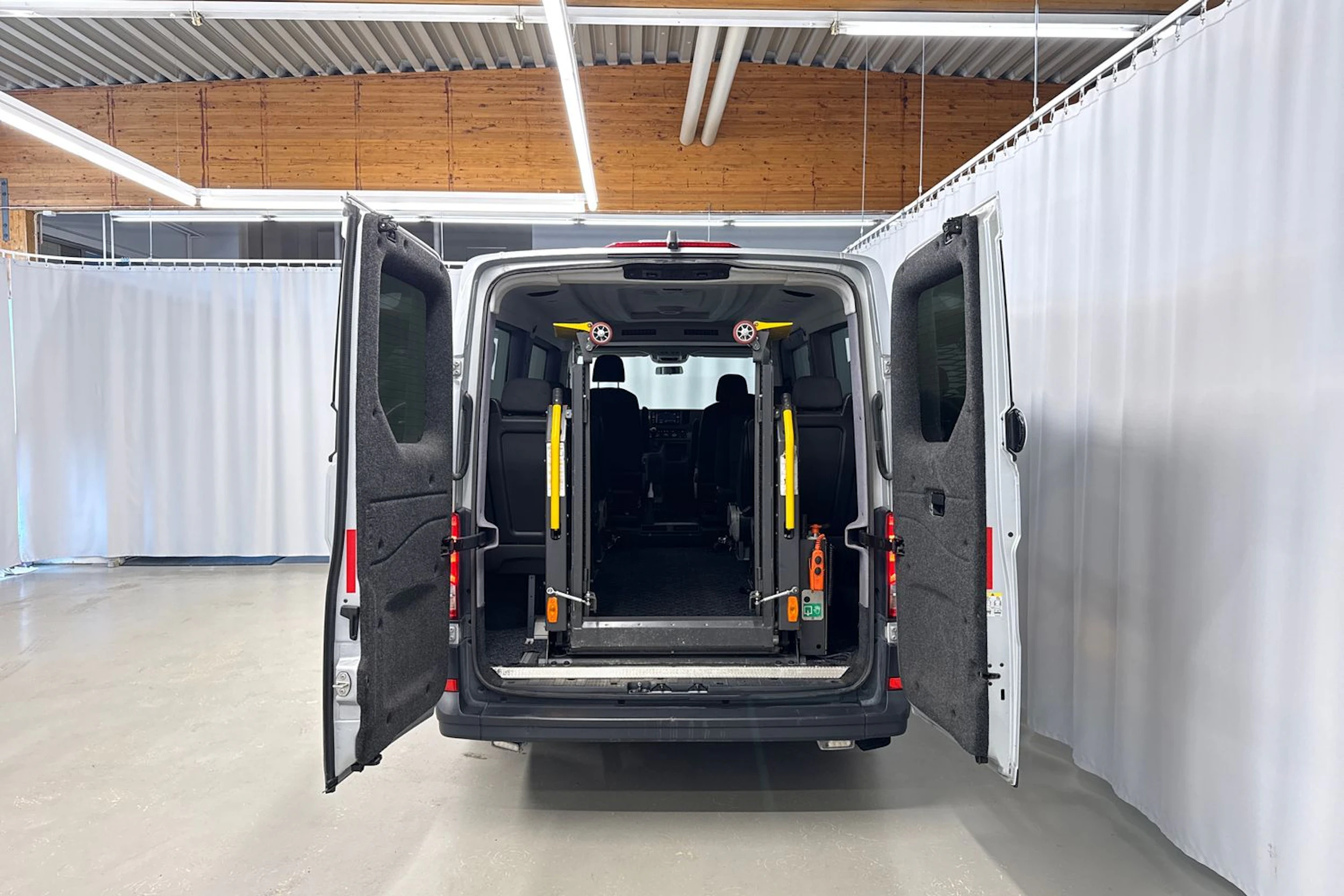 harmaa Volkswagen Crafter 2021 kuva 29.