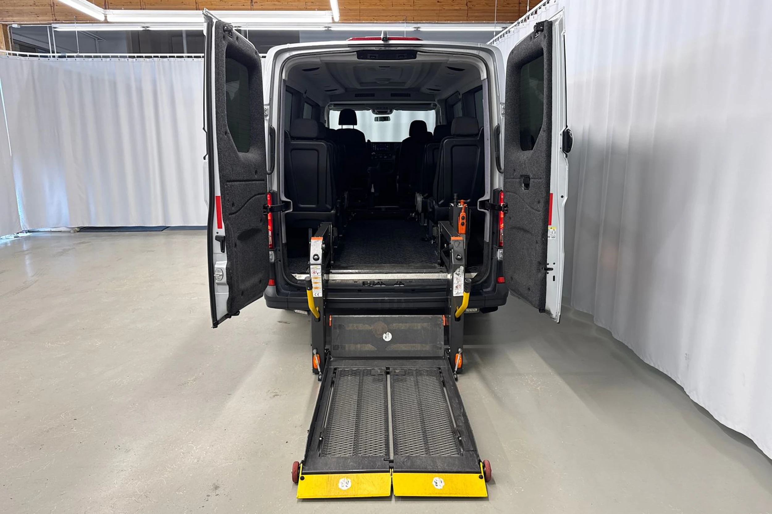 harmaa Volkswagen Crafter 2021 kuva 30.
