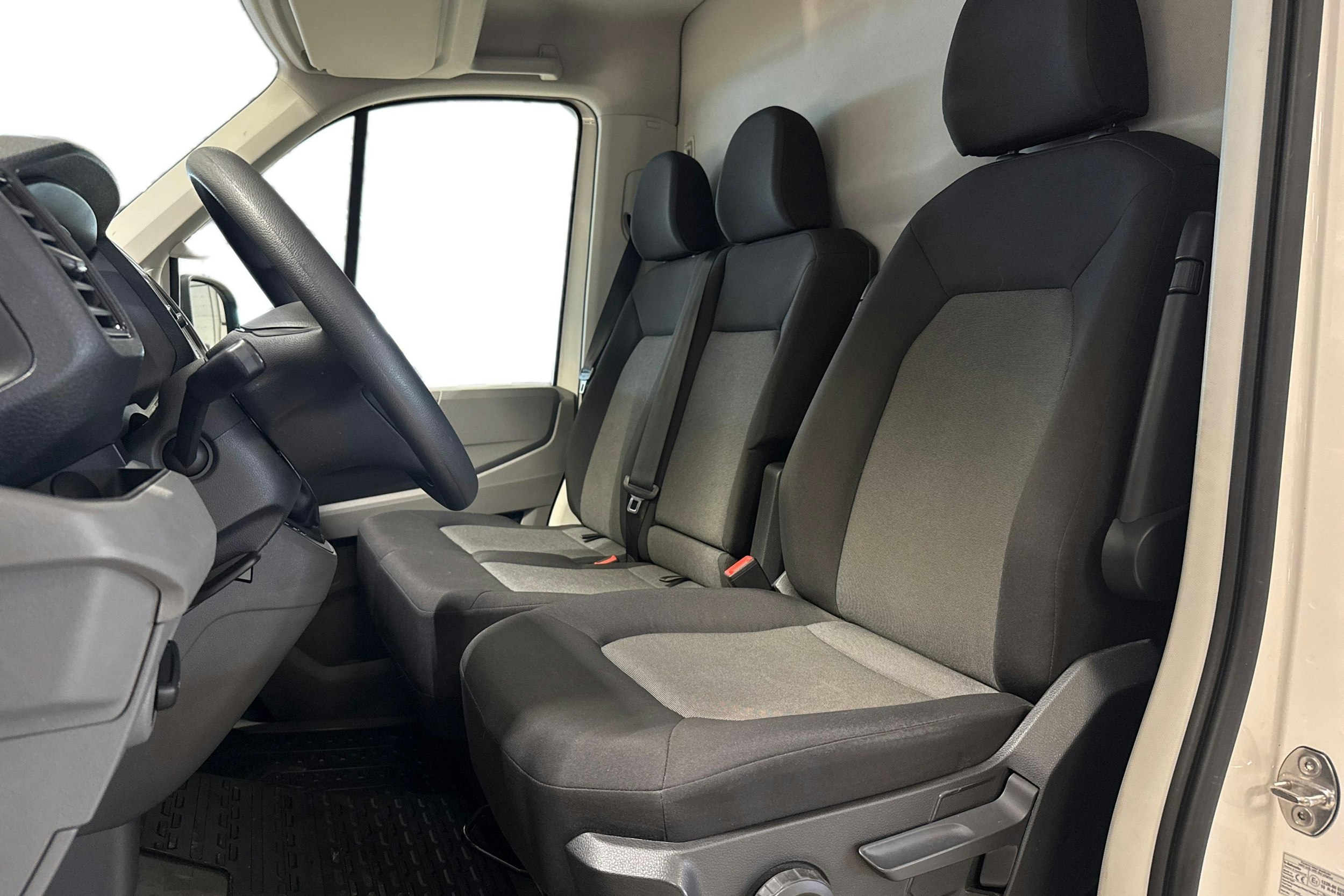 valkoinen Volkswagen Crafter 2021 kuva 11.