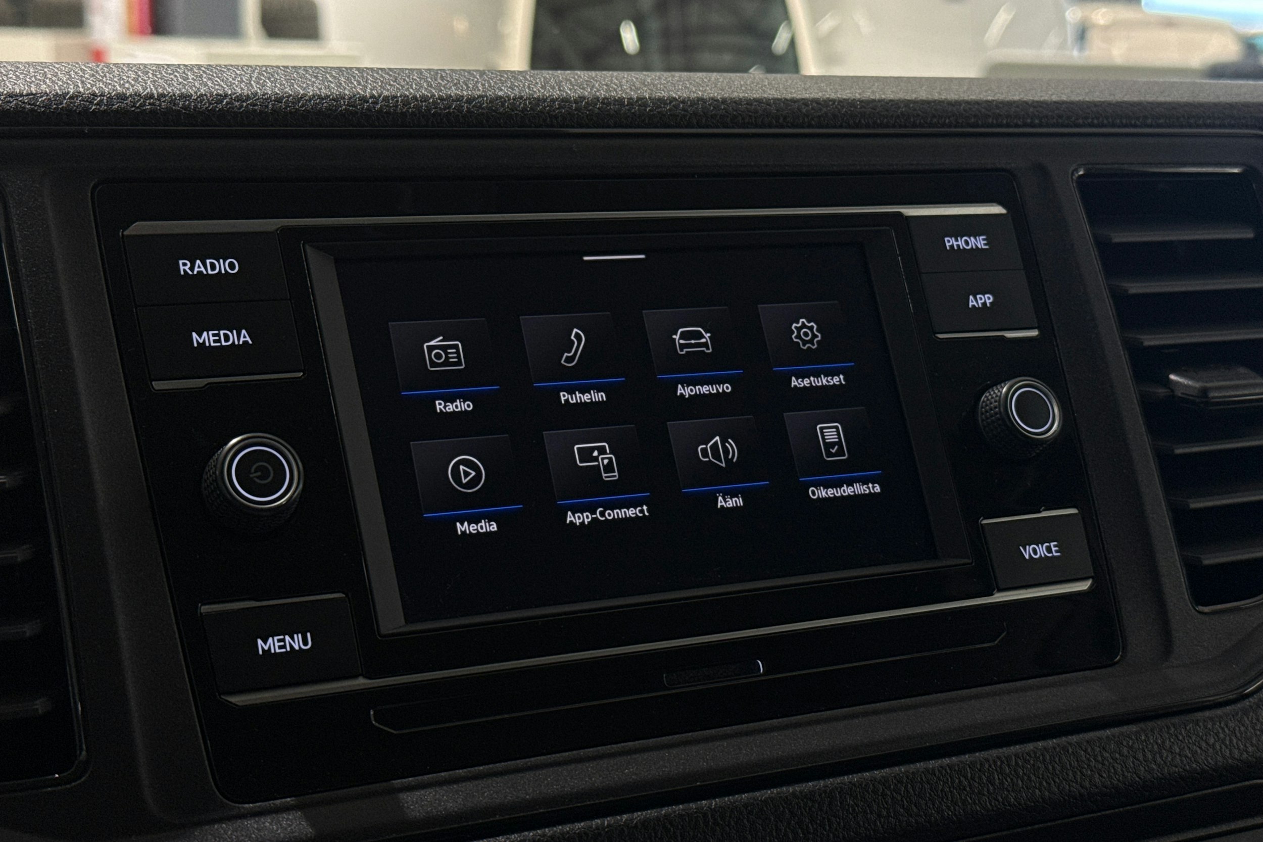 valkoinen Volkswagen Crafter 2021 kuva 18.