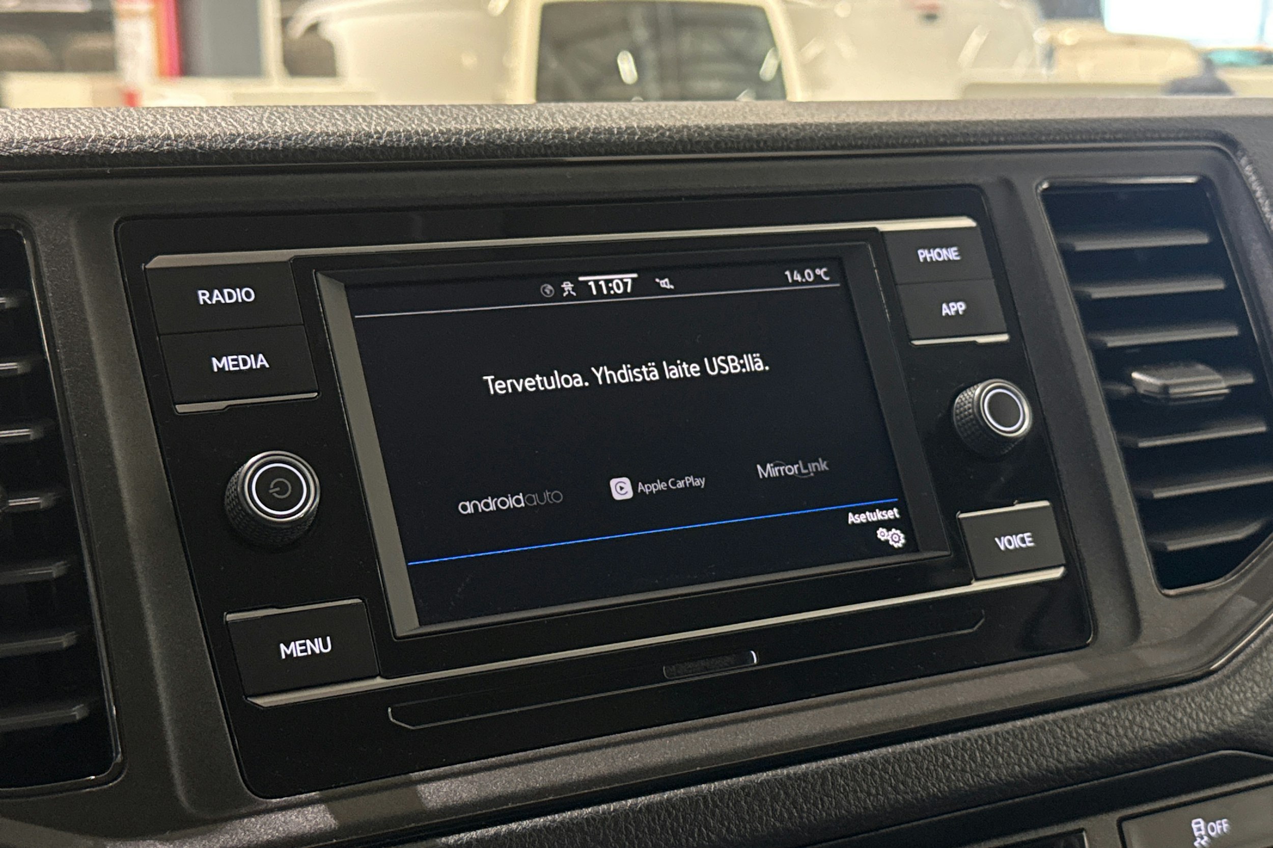 valkoinen Volkswagen Crafter 2021 kuva 19.