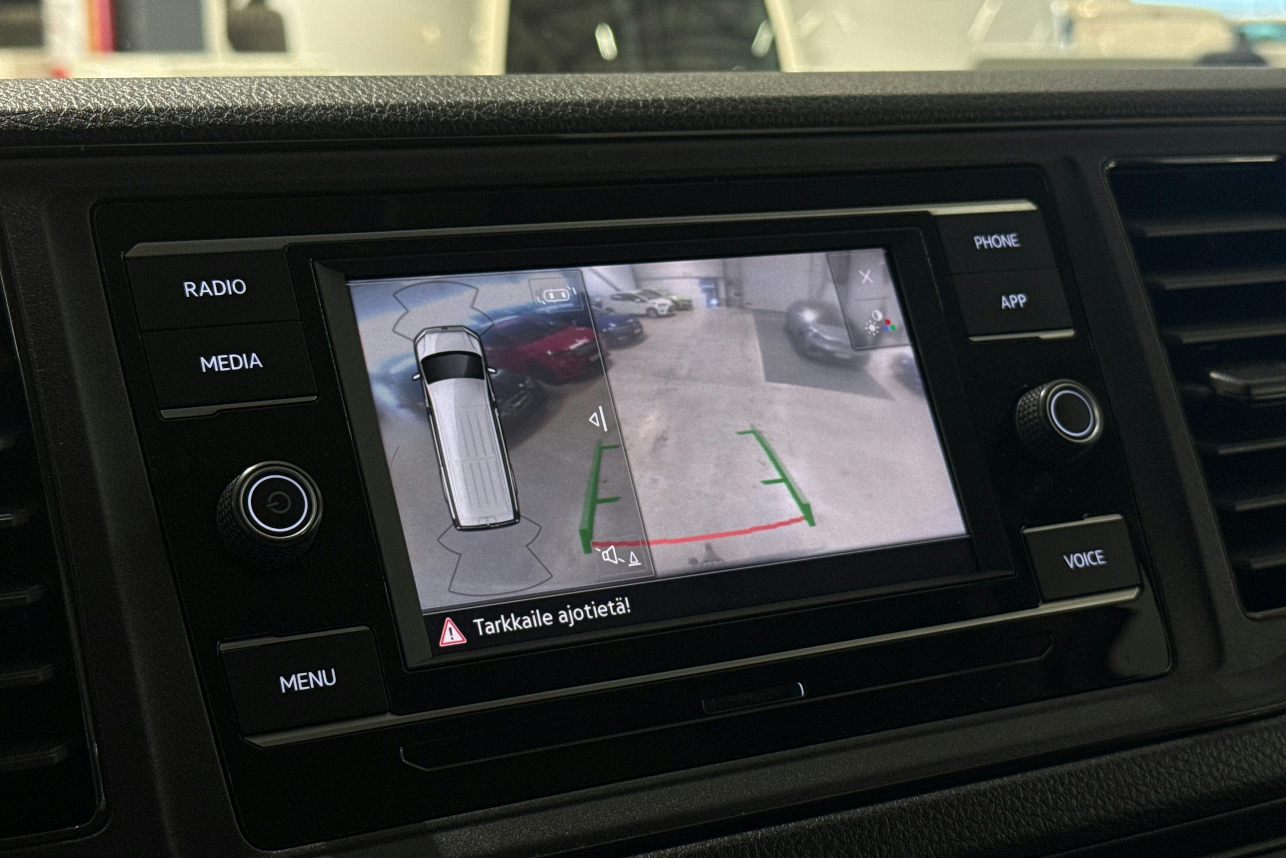 valkoinen Volkswagen Crafter 2021 kuva 20.