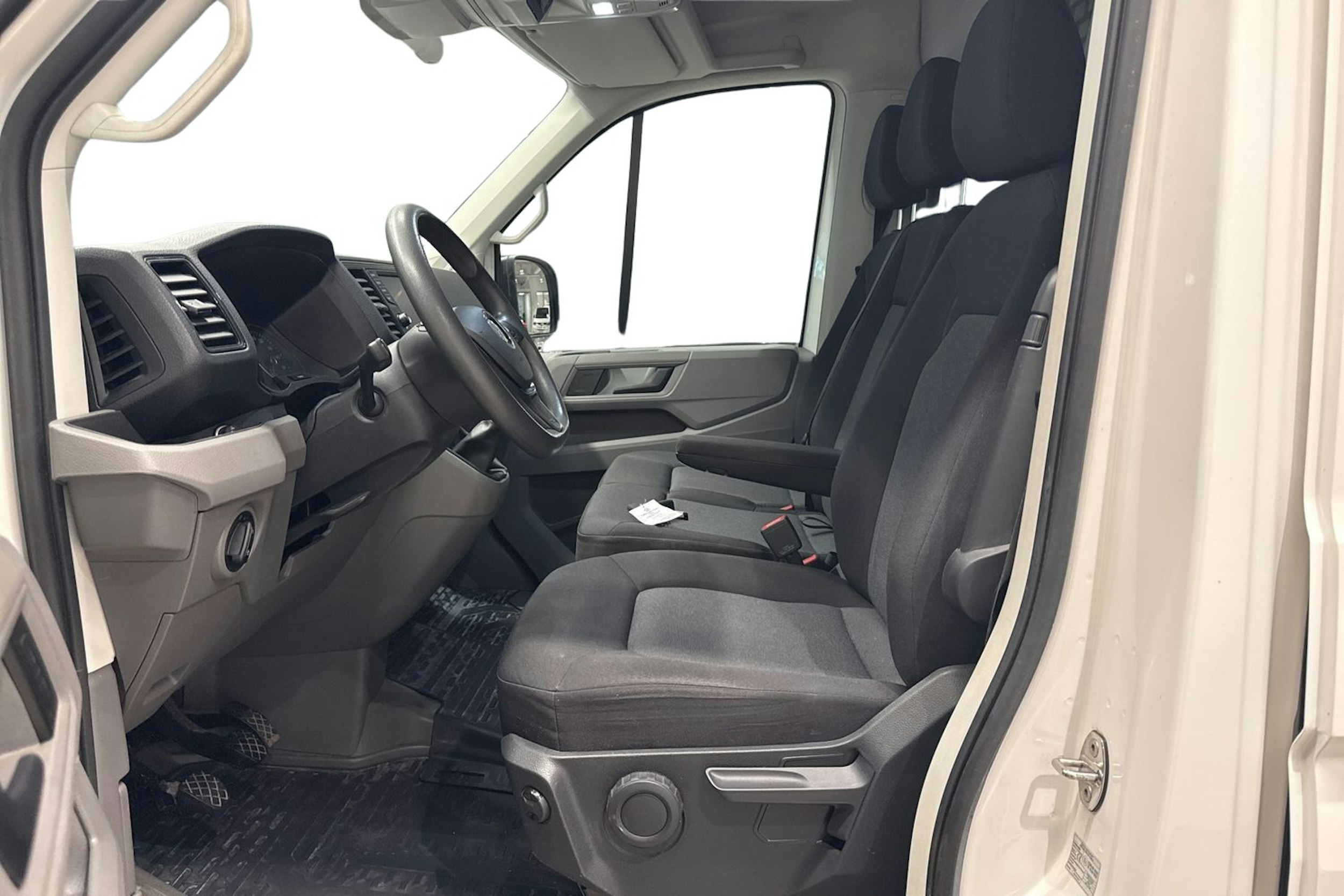 valkoinen Volkswagen Crafter 2021 kuva 7.
