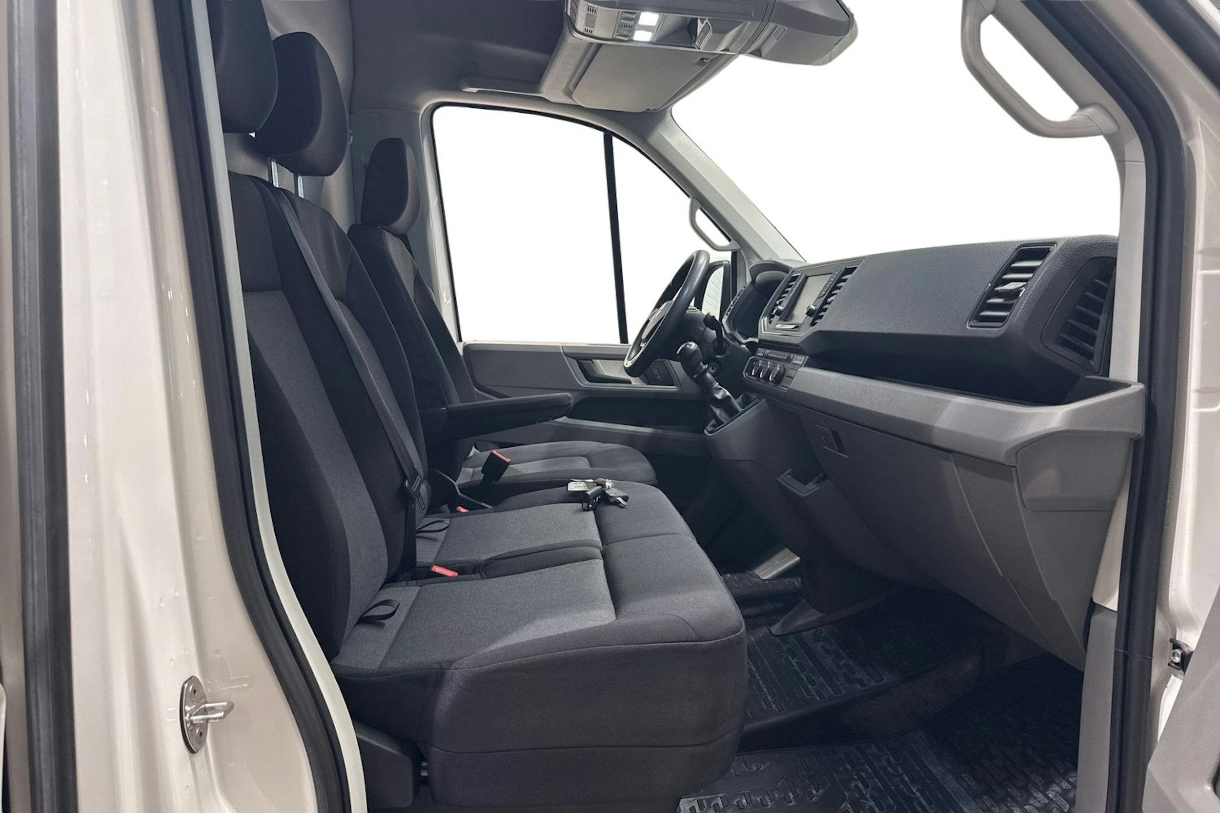 valkoinen Volkswagen Crafter 2021 kuva 8.