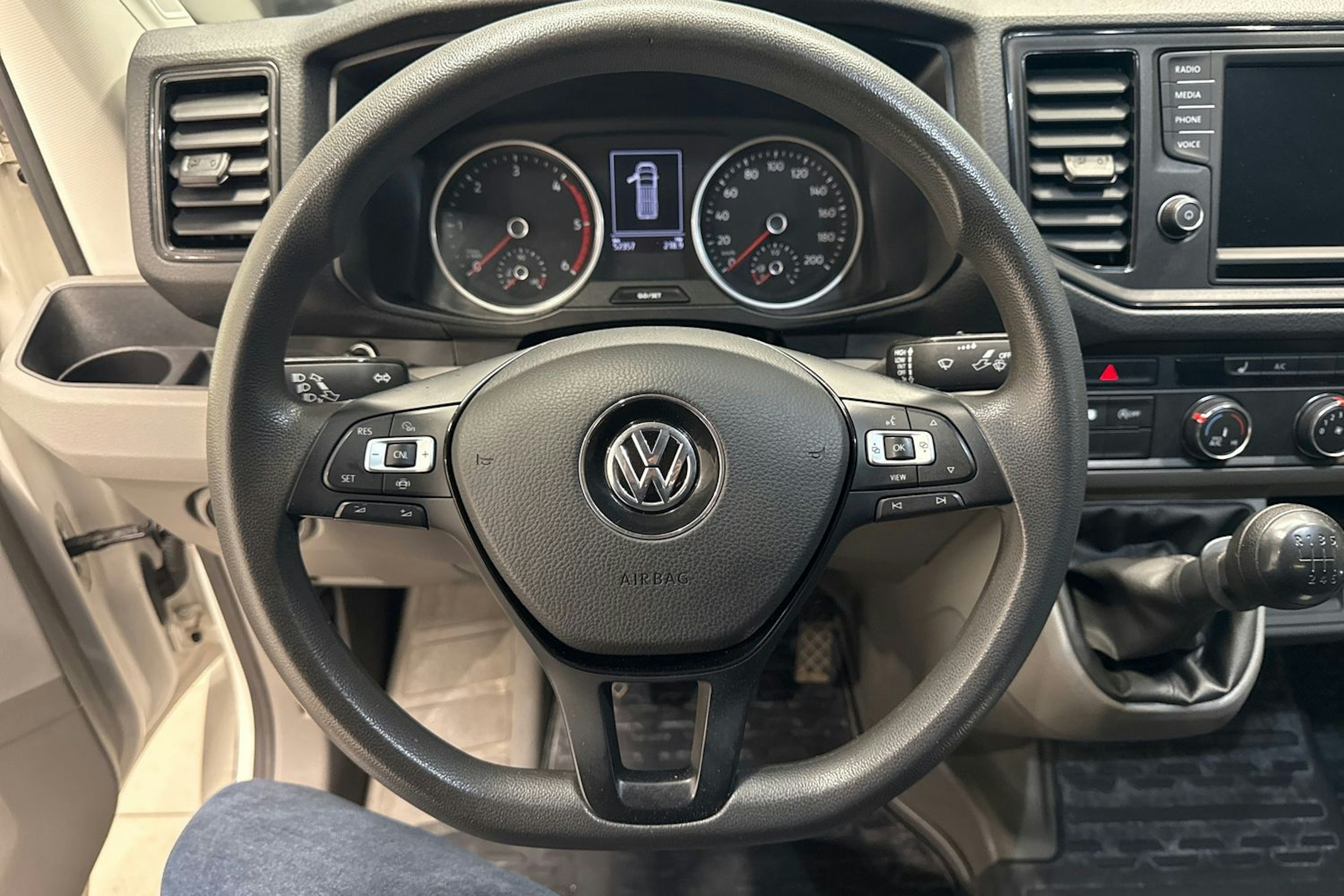 valkoinen Volkswagen Crafter 2021 kuva 14.