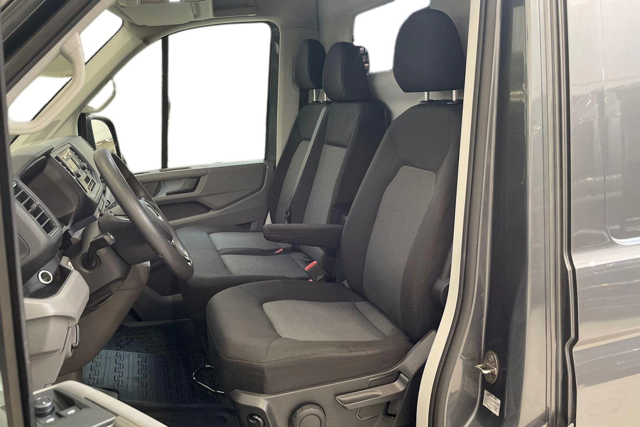 harmaa Volkswagen Crafter 2021 kuva 6.