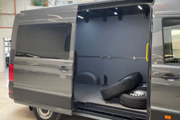 harmaa Volkswagen Crafter 2021 kuva 9.