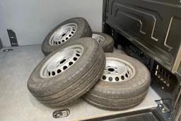 harmaa Volkswagen Crafter 2021 kuva 11.